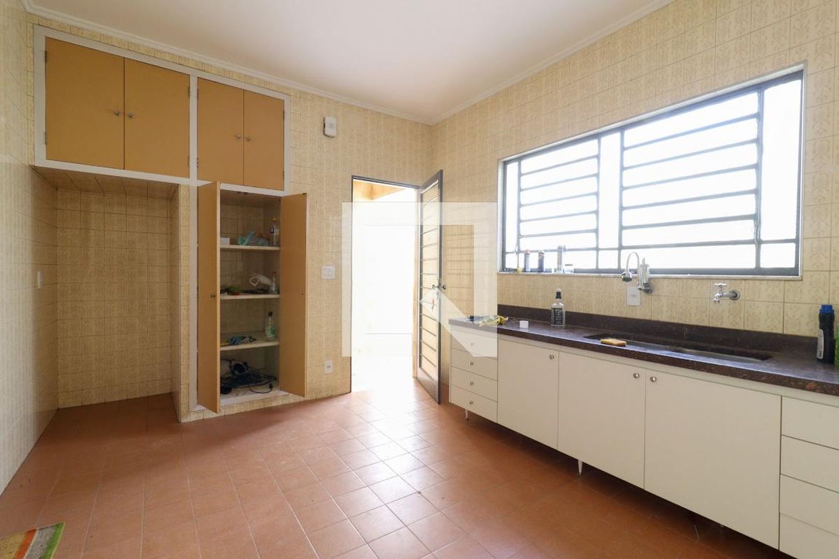 Casa à Venda - Barão Geraldo - Centro, 3 Quartos,  200 m2 em , Campinas - sp | SoloBR