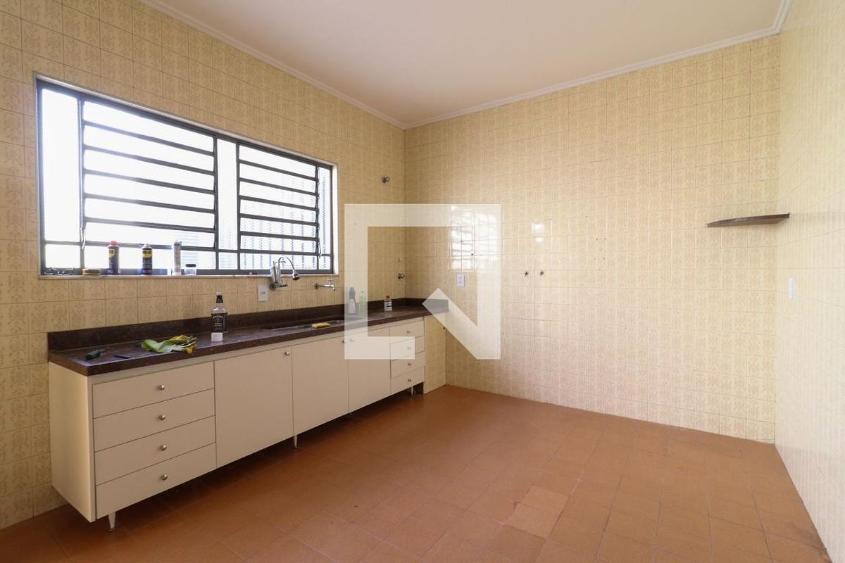 Casa à Venda - Barão Geraldo - Centro, 3 Quartos,  200 m2 em , Campinas - sp | SoloBR