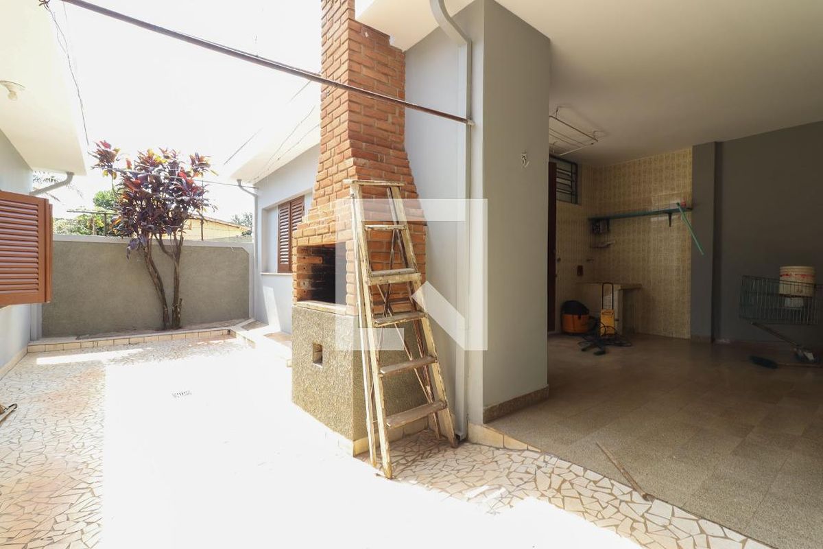 Casa à Venda - Barão Geraldo - Centro, 3 Quartos,  200 m2 em , Campinas - sp | SoloBR