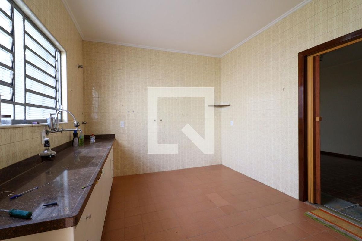 Casa à Venda - Barão Geraldo - Centro, 3 Quartos,  200 m2 em , Campinas - sp | SoloBR
