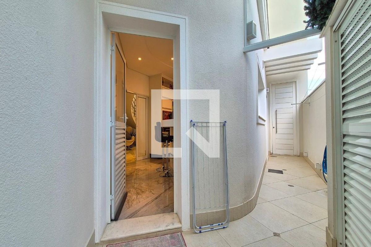 Casa à Venda - Swiss Park, 3 Quartos,  320 m2 em , Campinas - sp | SoloBR