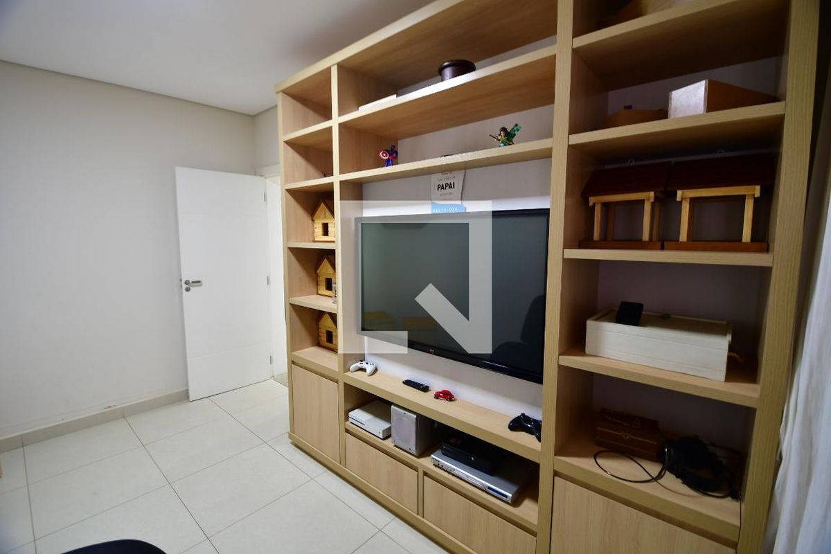Casa à Venda - Taquaral, 4 Quartos,  250 m2 em , Campinas - sp | SoloBR