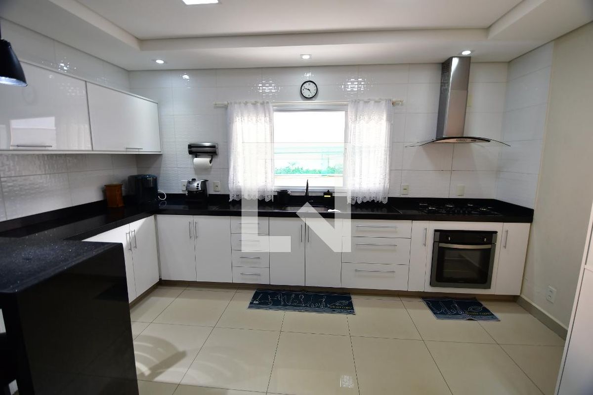 Casa à Venda - Taquaral, 4 Quartos,  250 m2 em , Campinas - sp | SoloBR