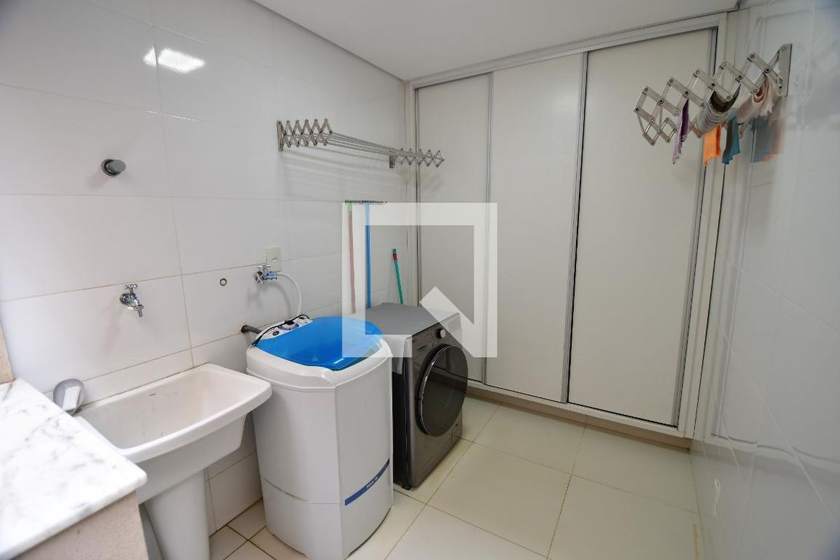 Casa à Venda - Taquaral, 4 Quartos,  250 m2 em , Campinas - sp | SoloBR