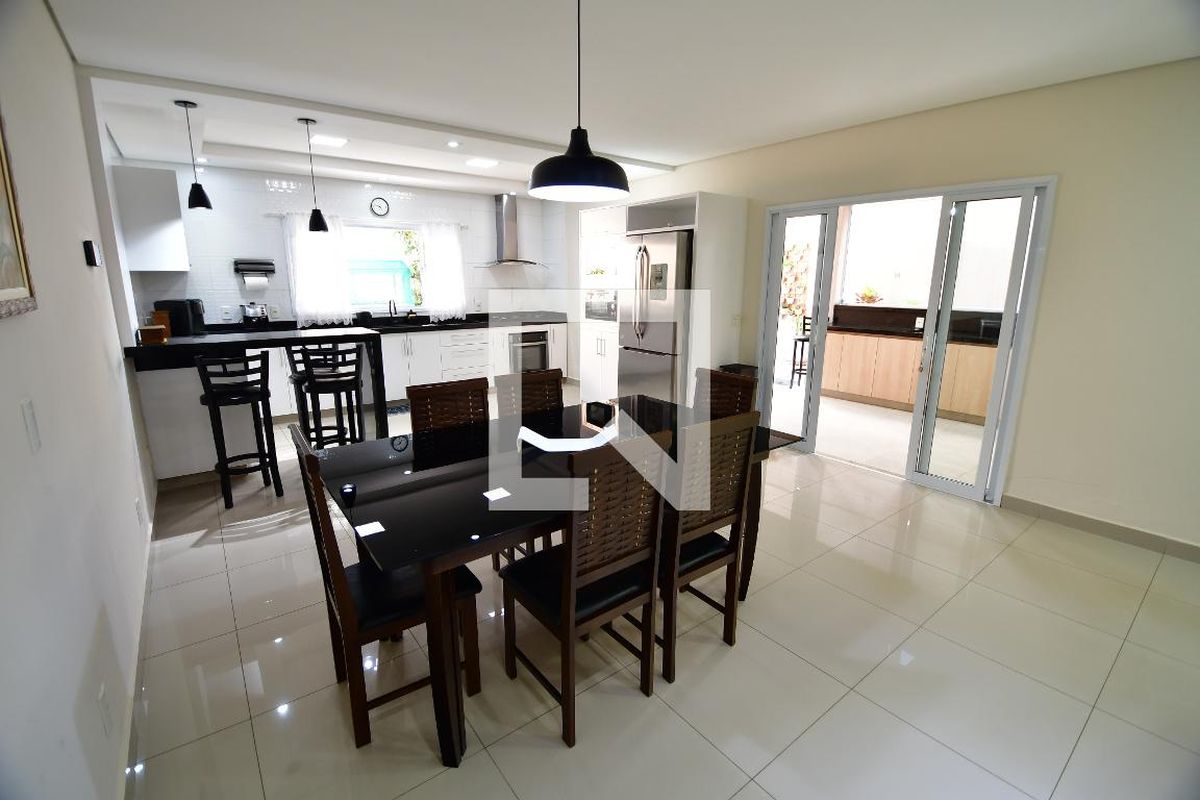 Casa à Venda - Taquaral, 4 Quartos,  250 m2 em , Campinas - sp | SoloBR