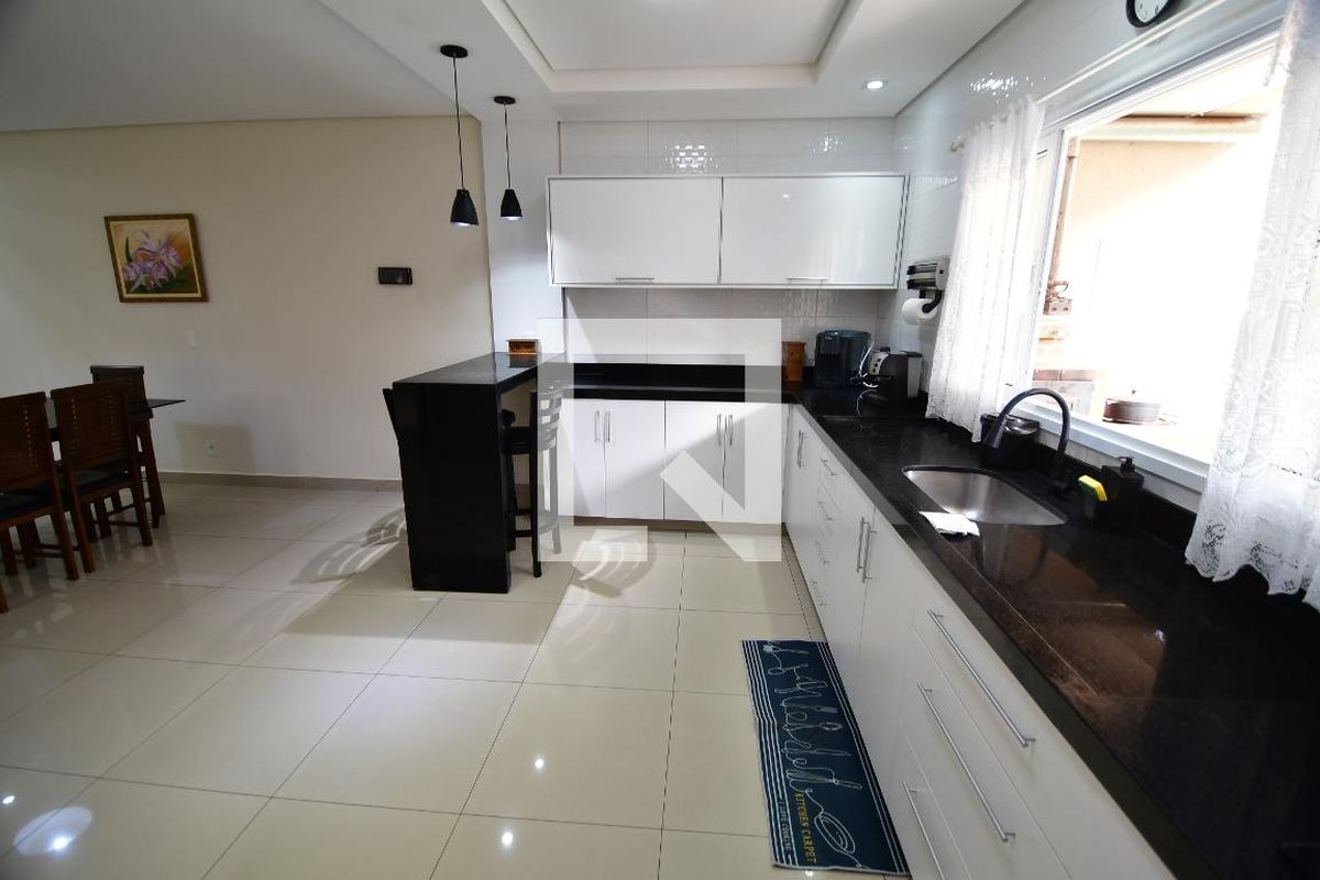 Casa à Venda - Taquaral, 4 Quartos,  250 m2 em , Campinas - sp | SoloBR