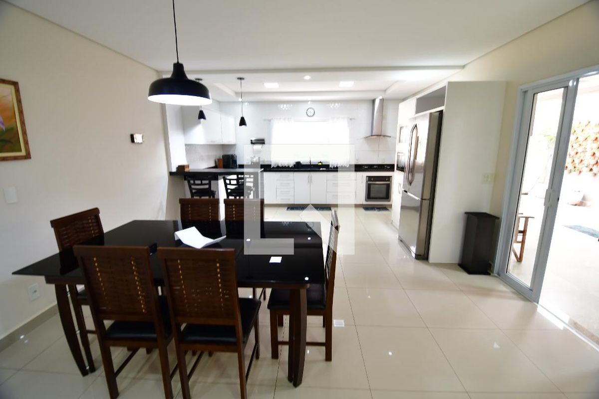 Casa à Venda - Taquaral, 4 Quartos,  250 m2 em , Campinas - sp | SoloBR