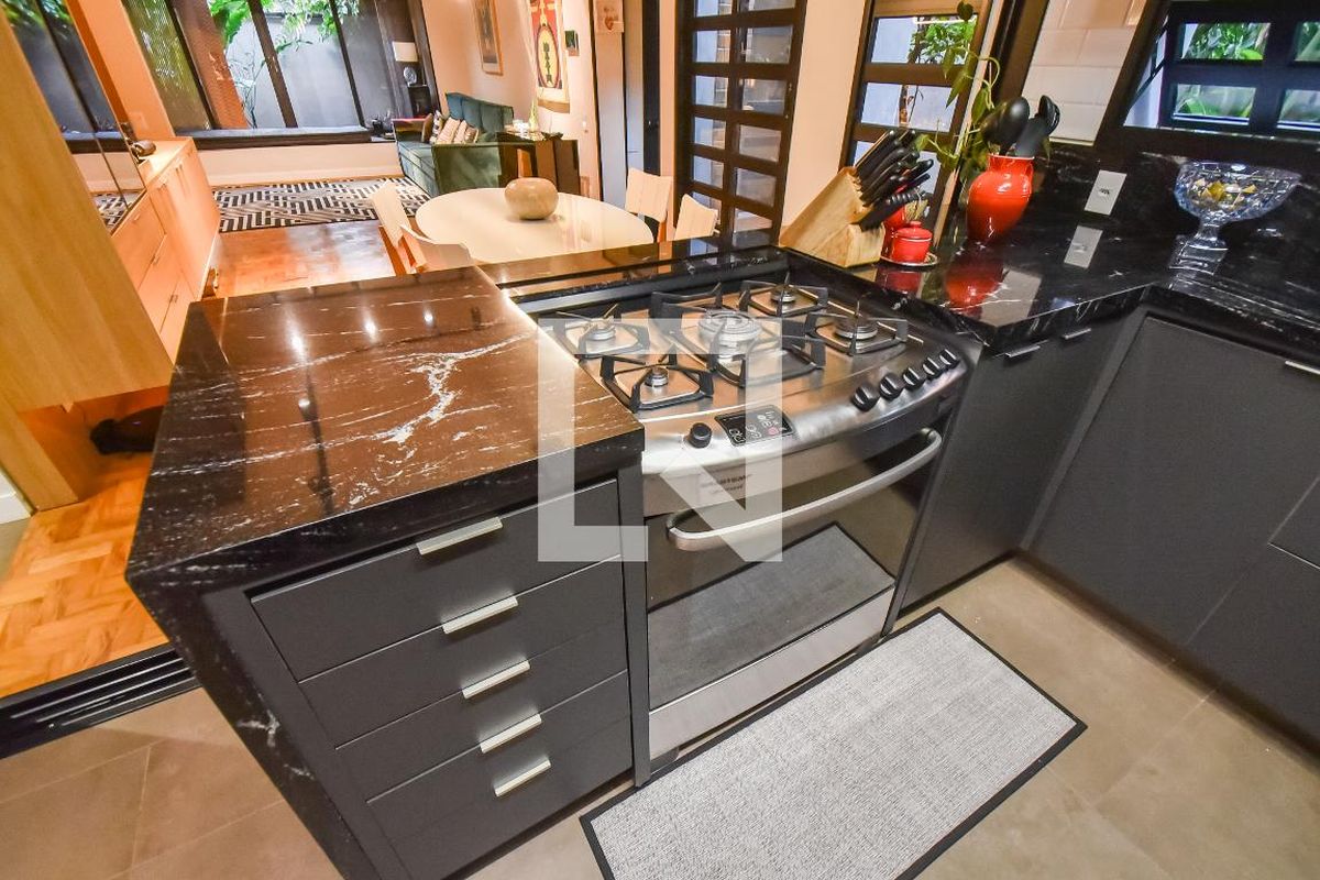 Casa, 4 quartos, 256 m² - Foto 41