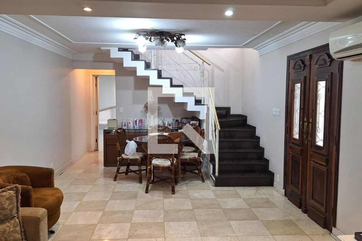 Casa, 4 quartos, 240 m² - Foto 1