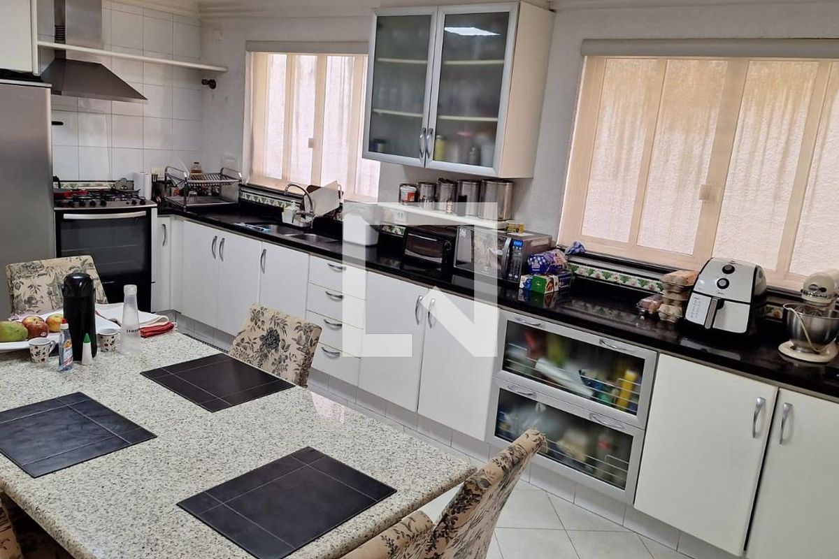 Casa, 4 quartos, 240 m² - Foto 13
