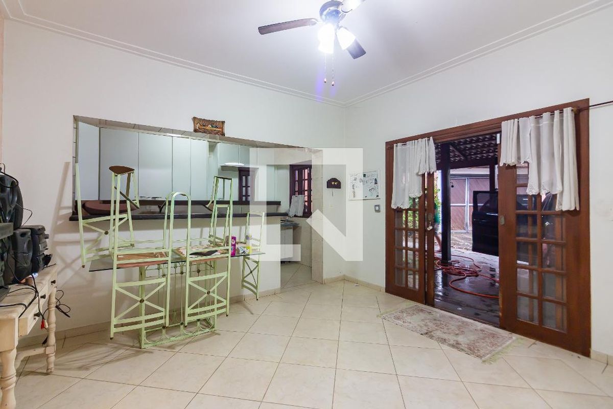 Casa, 3 quartos, 180 m² - Foto 1