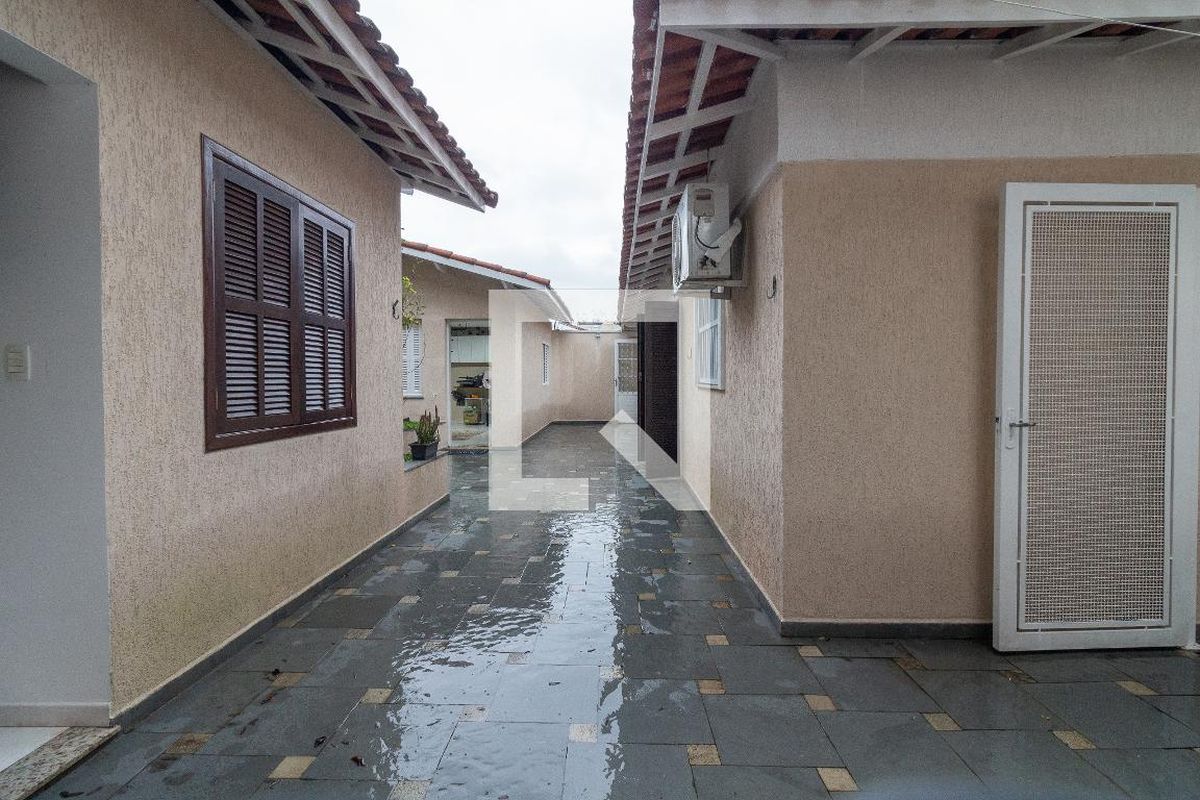Casa, 3 quartos, 278 m² - Foto 32