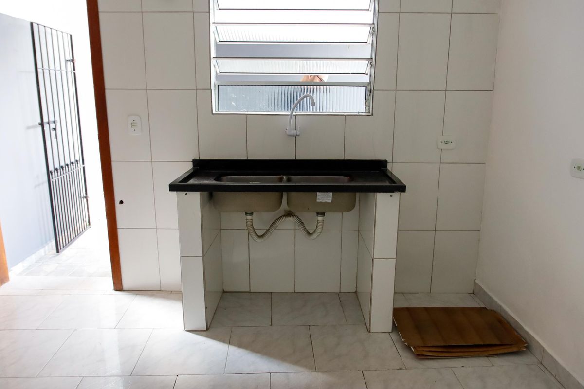 Casa com 1 quarto para alugar em Mutinga, Osasco por R$ 900,00 ...