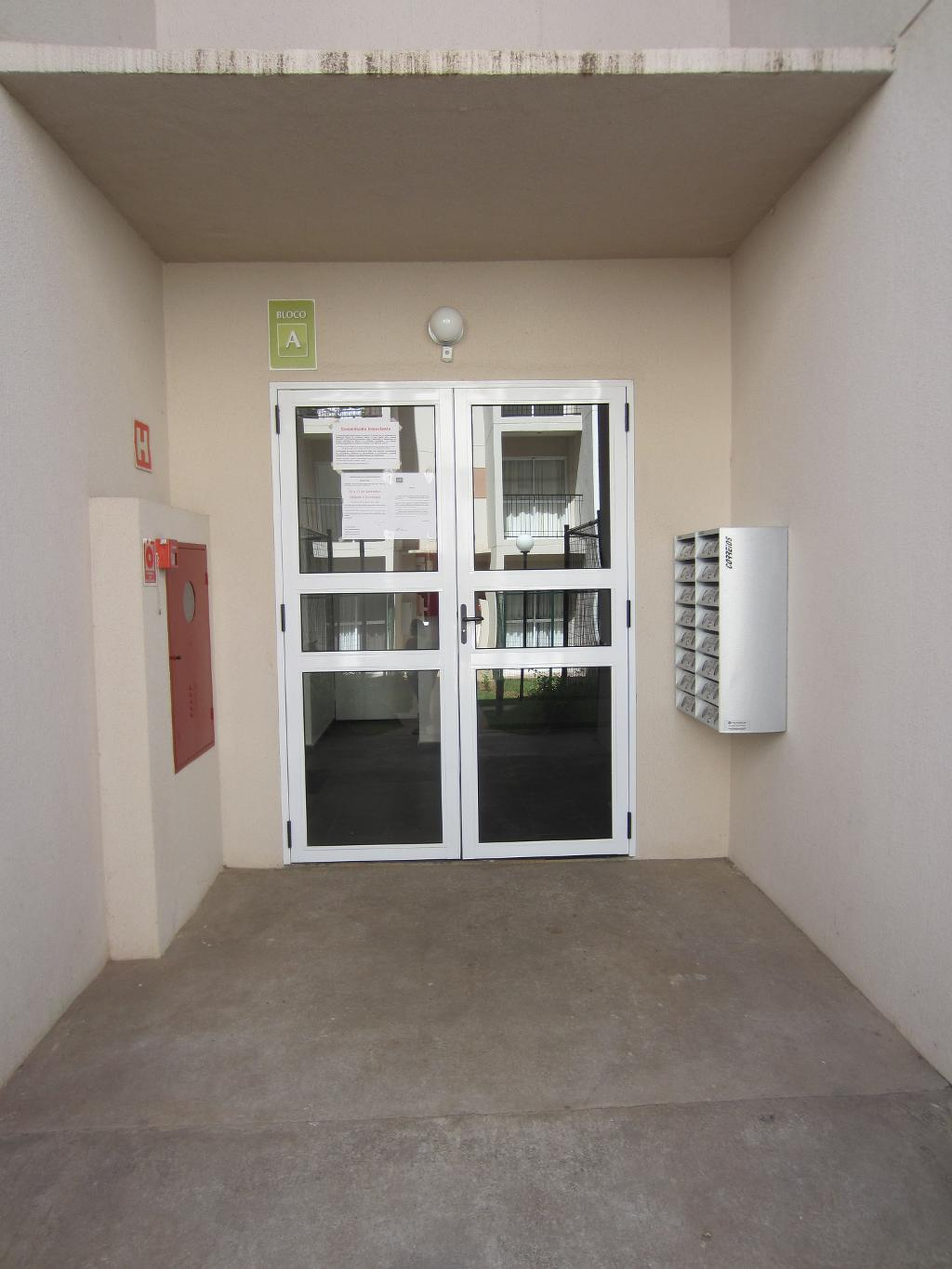 Entrada Condomínio em Rua Francisco Felipe Néri, 2