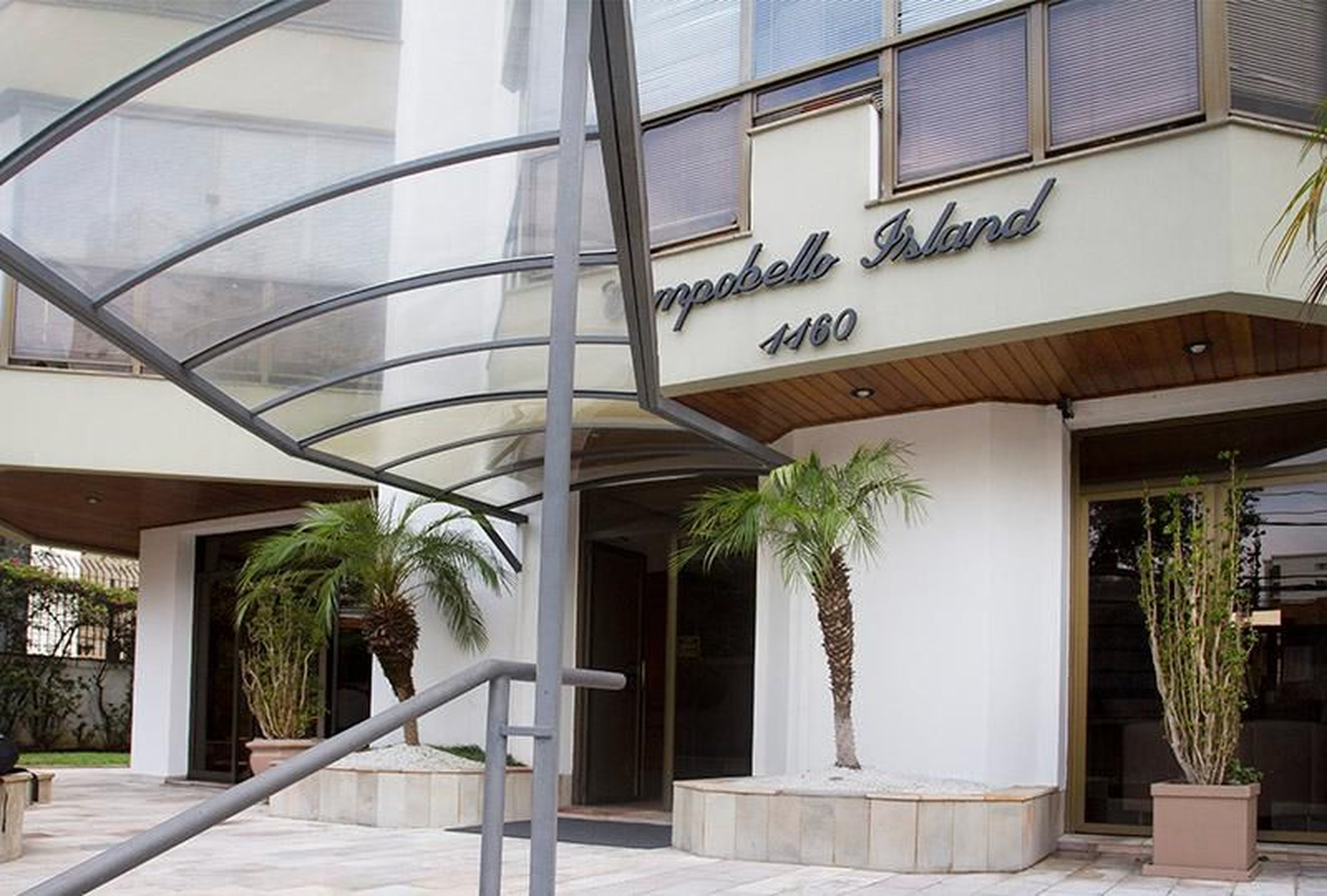 Entrada do prédio - Campo Belo Island