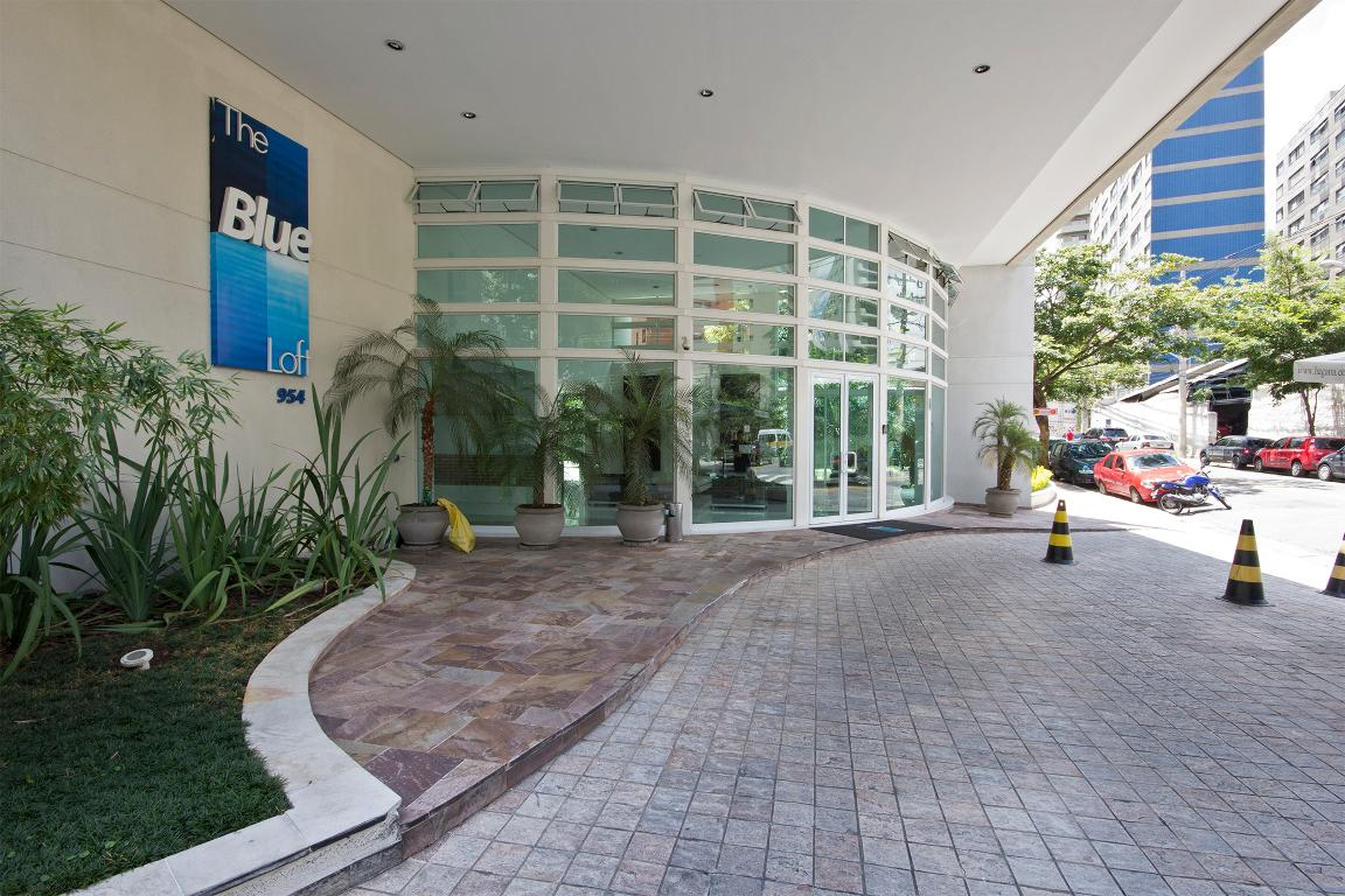 Entrada do Prédio - The Blue Loft