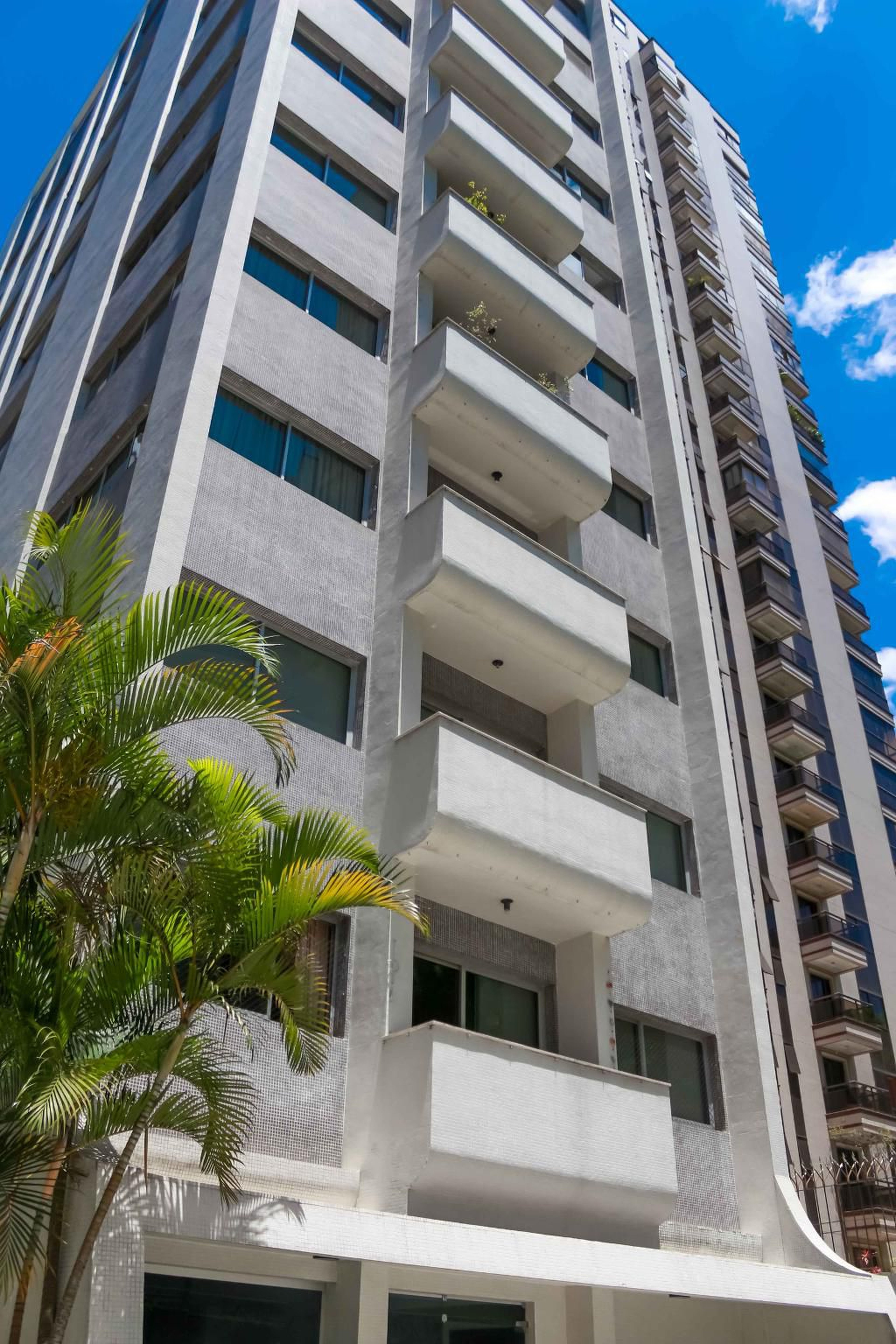 Prédio Condomínio Itapuã