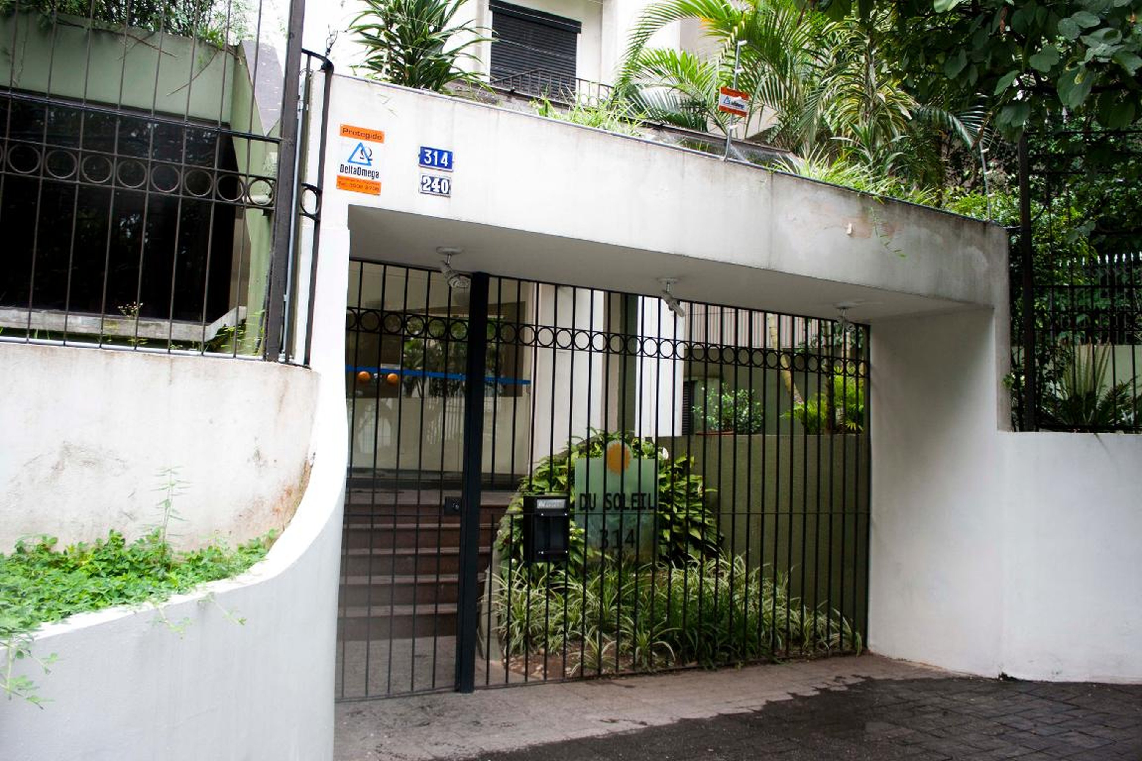 Entrada do prédio - Du Soleil