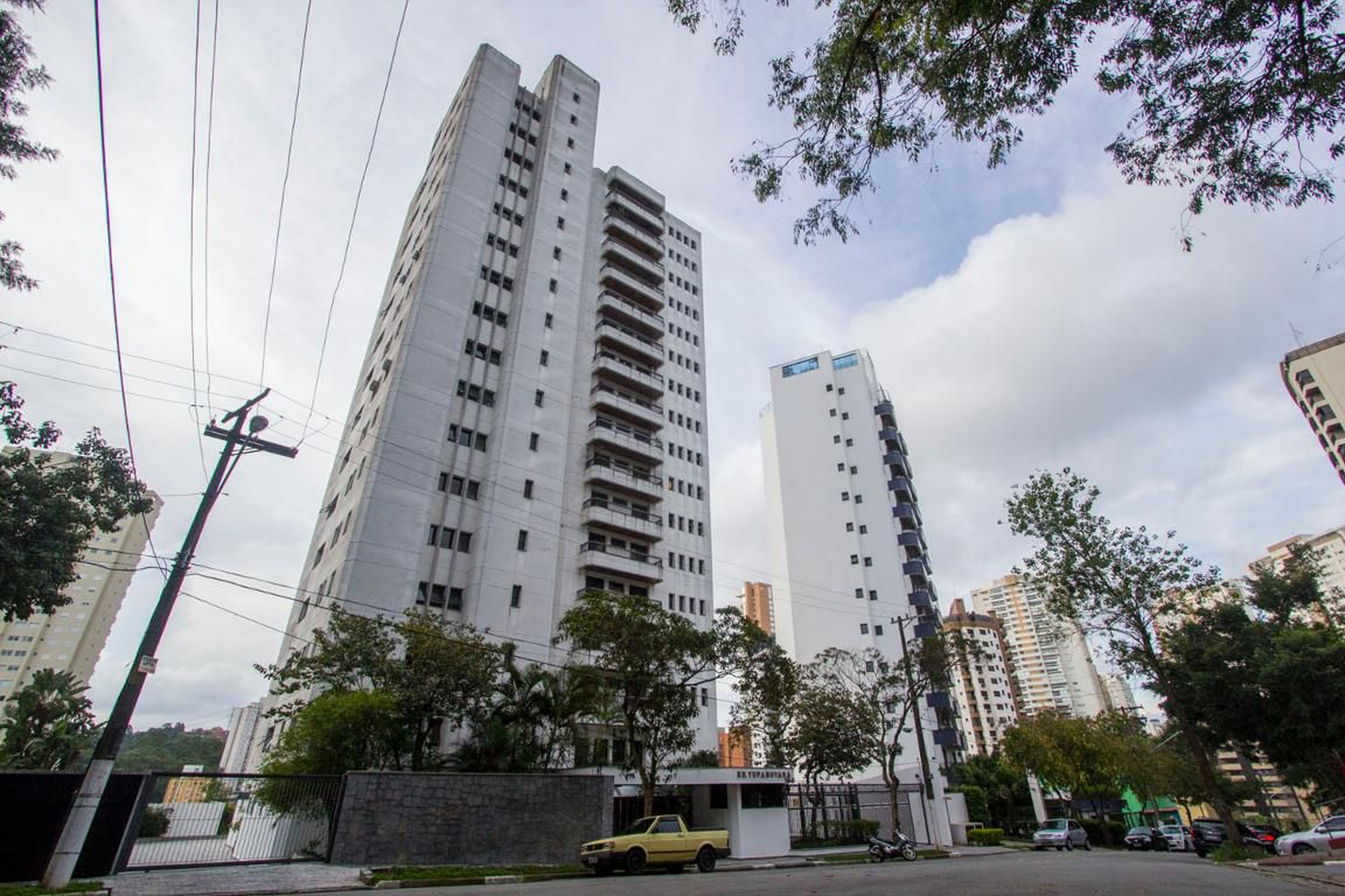 Fachada do Condomínio Condomínio Tupanuyara