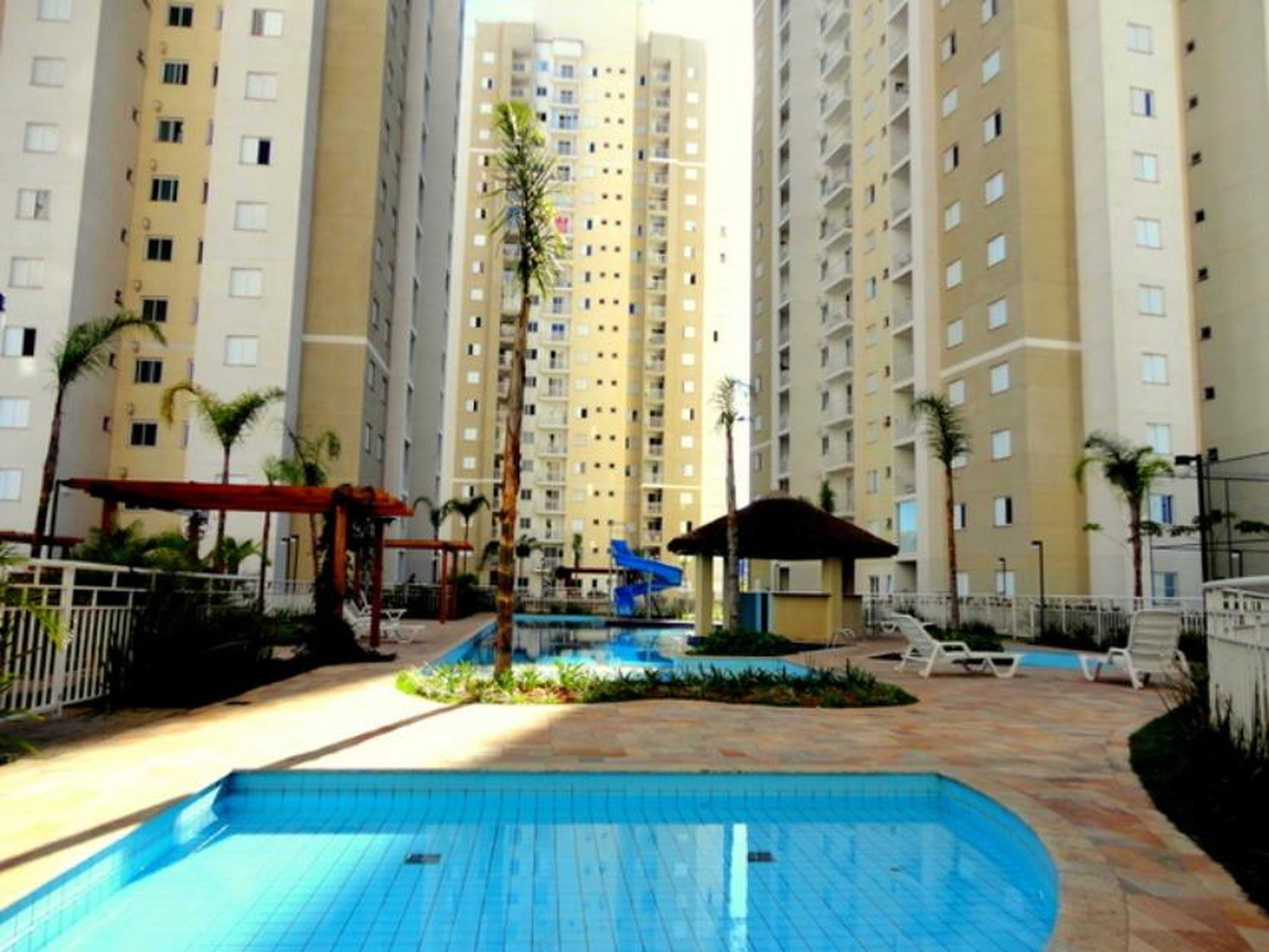 Piscina Condomínio em Avenida Comendador Enzo Ferrari, 192