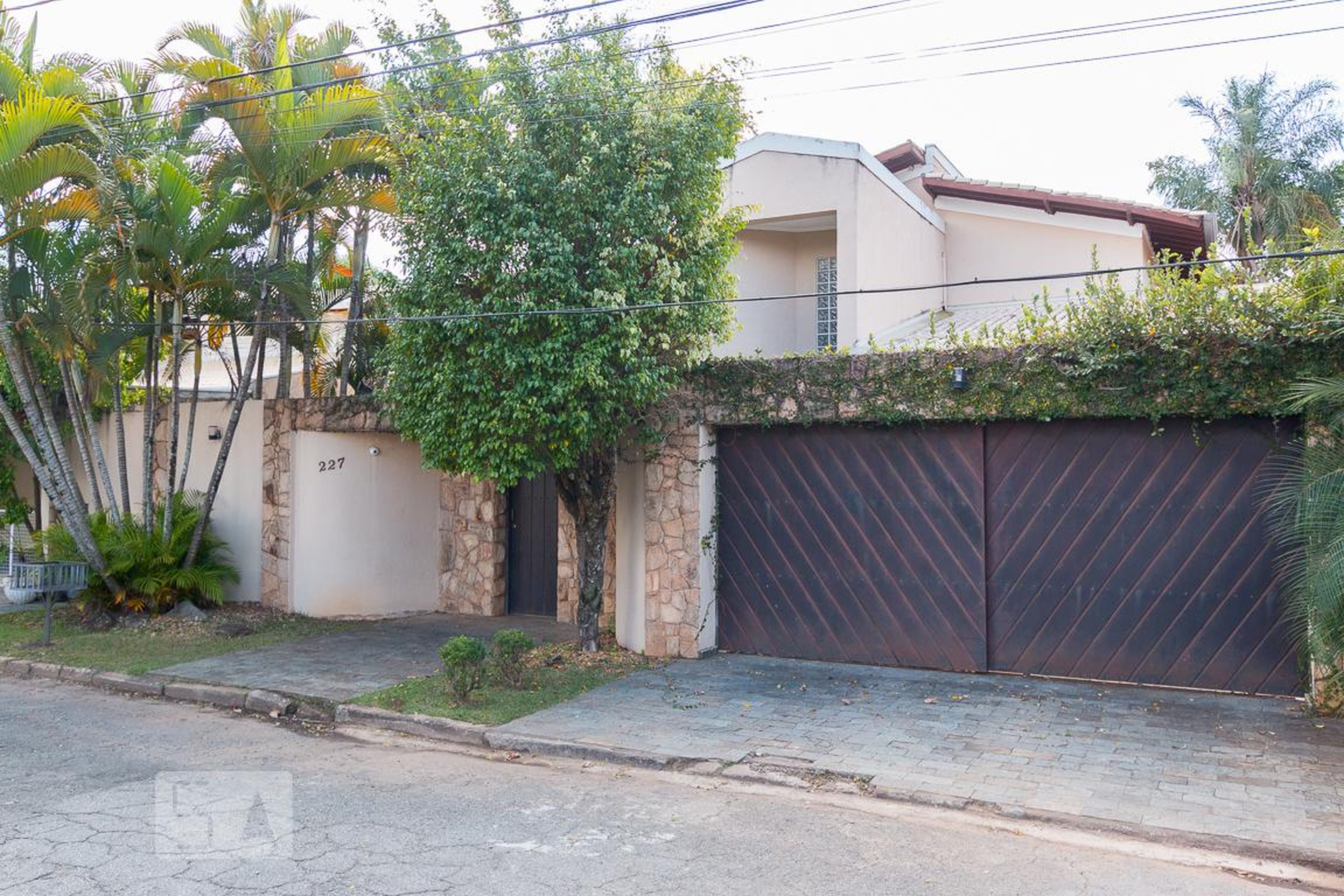 Fachada Condomínio em Rua Babaçú, 227
