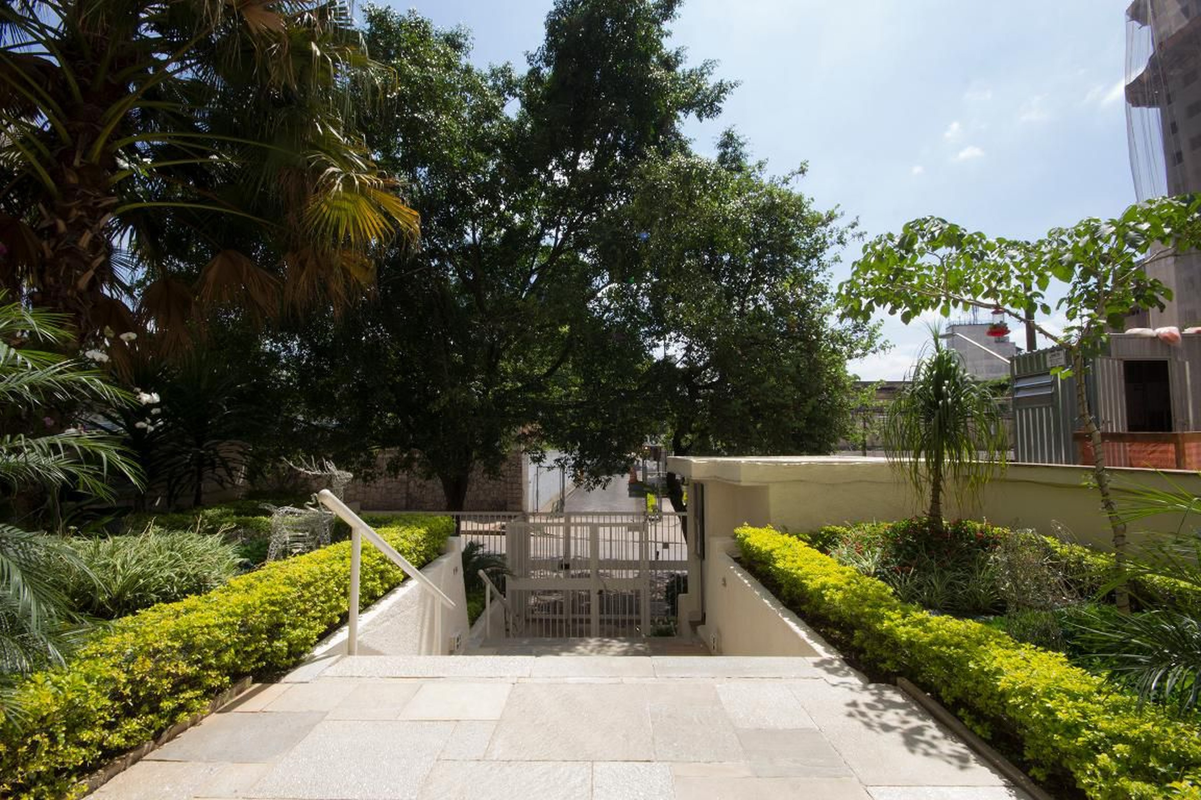 Entrada do prédio - Sândalos