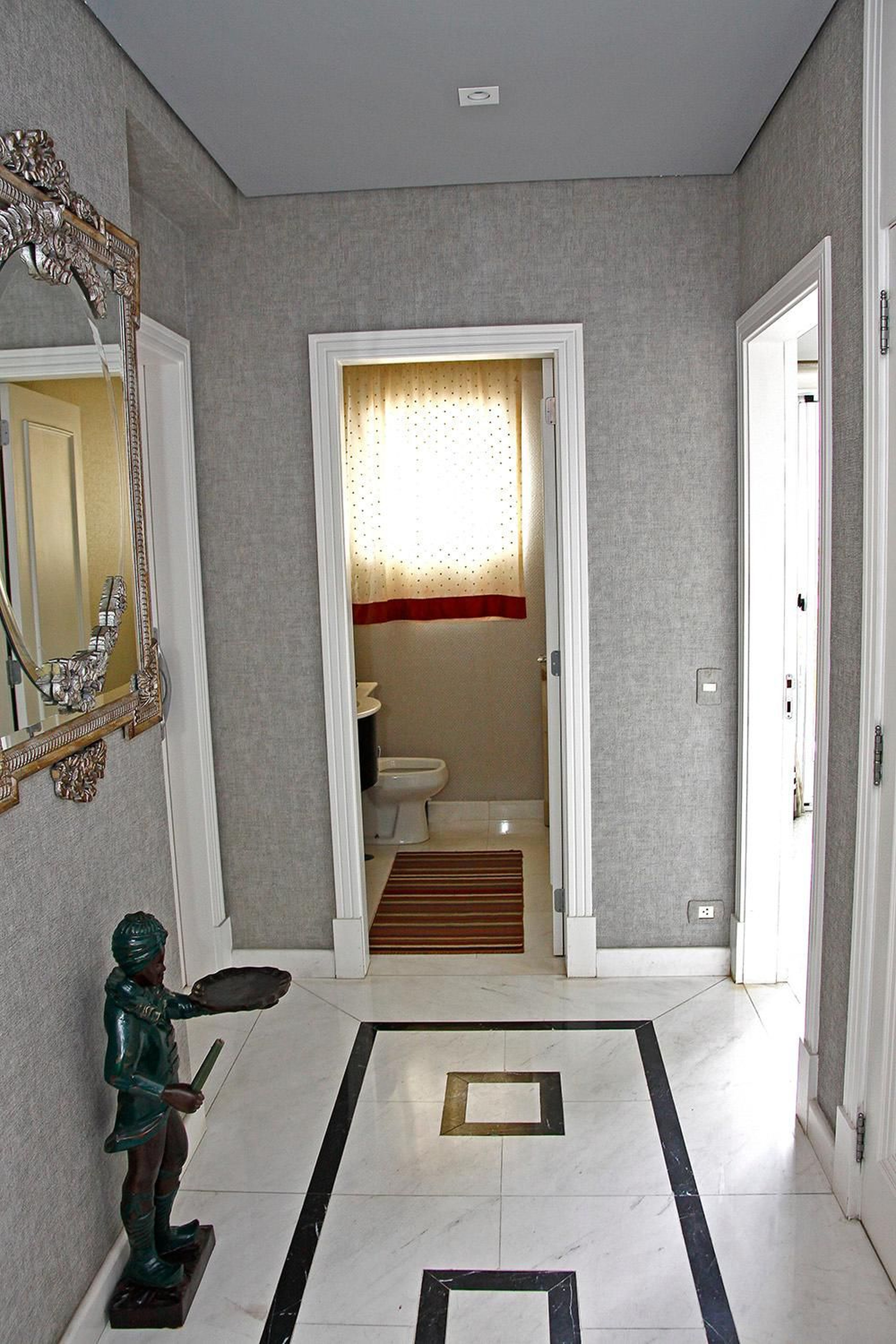 Entrada - Le Premier