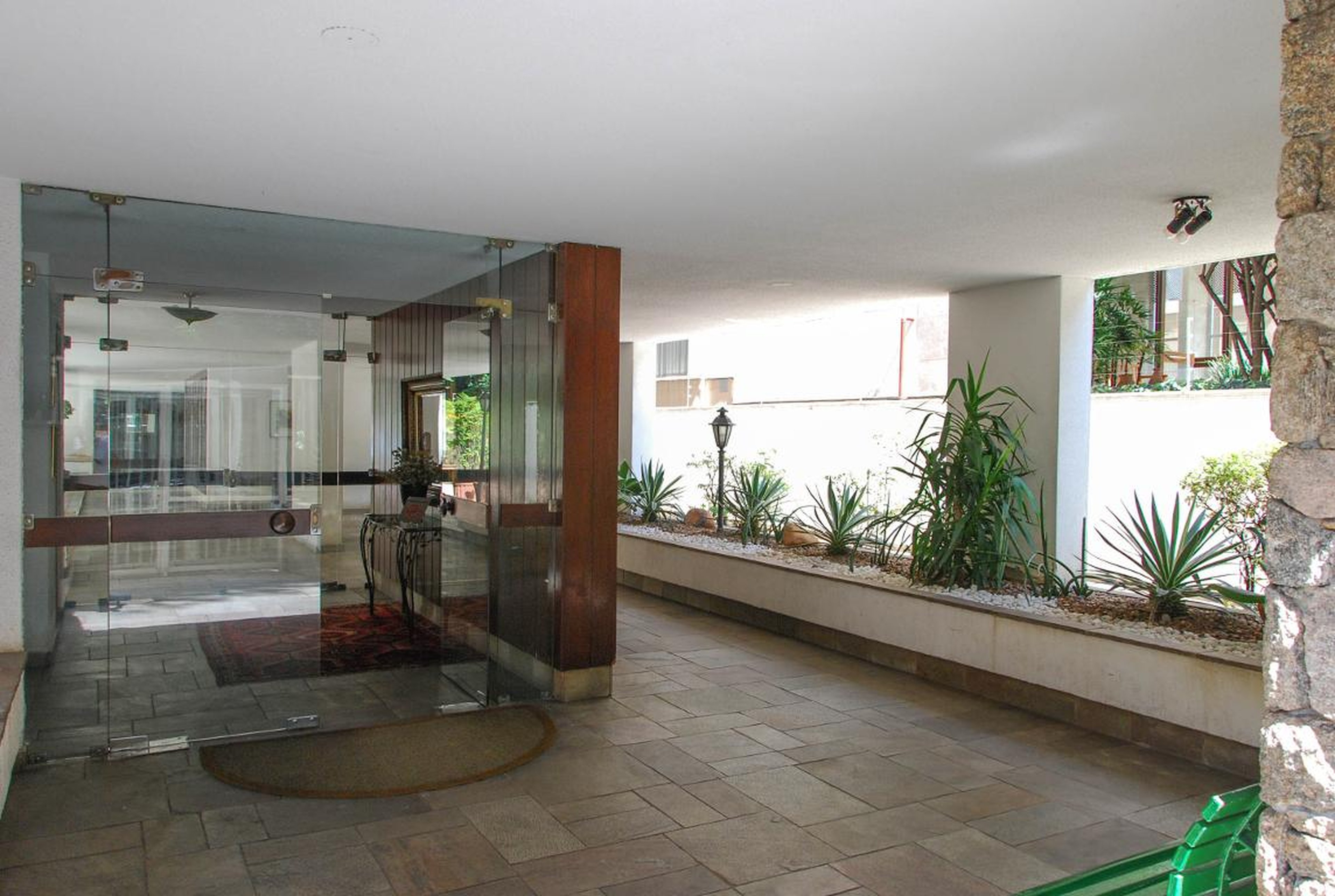Entrada do prédio - Antígona