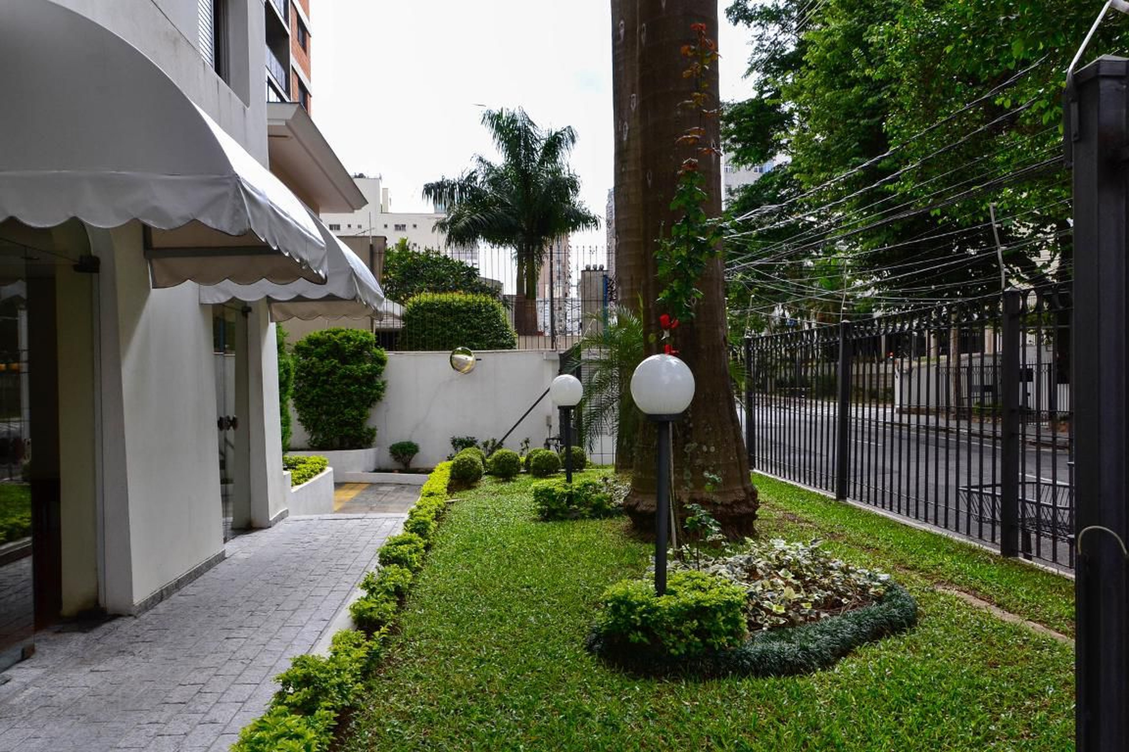 Entrada do prédio - Edifício Maison Cannes