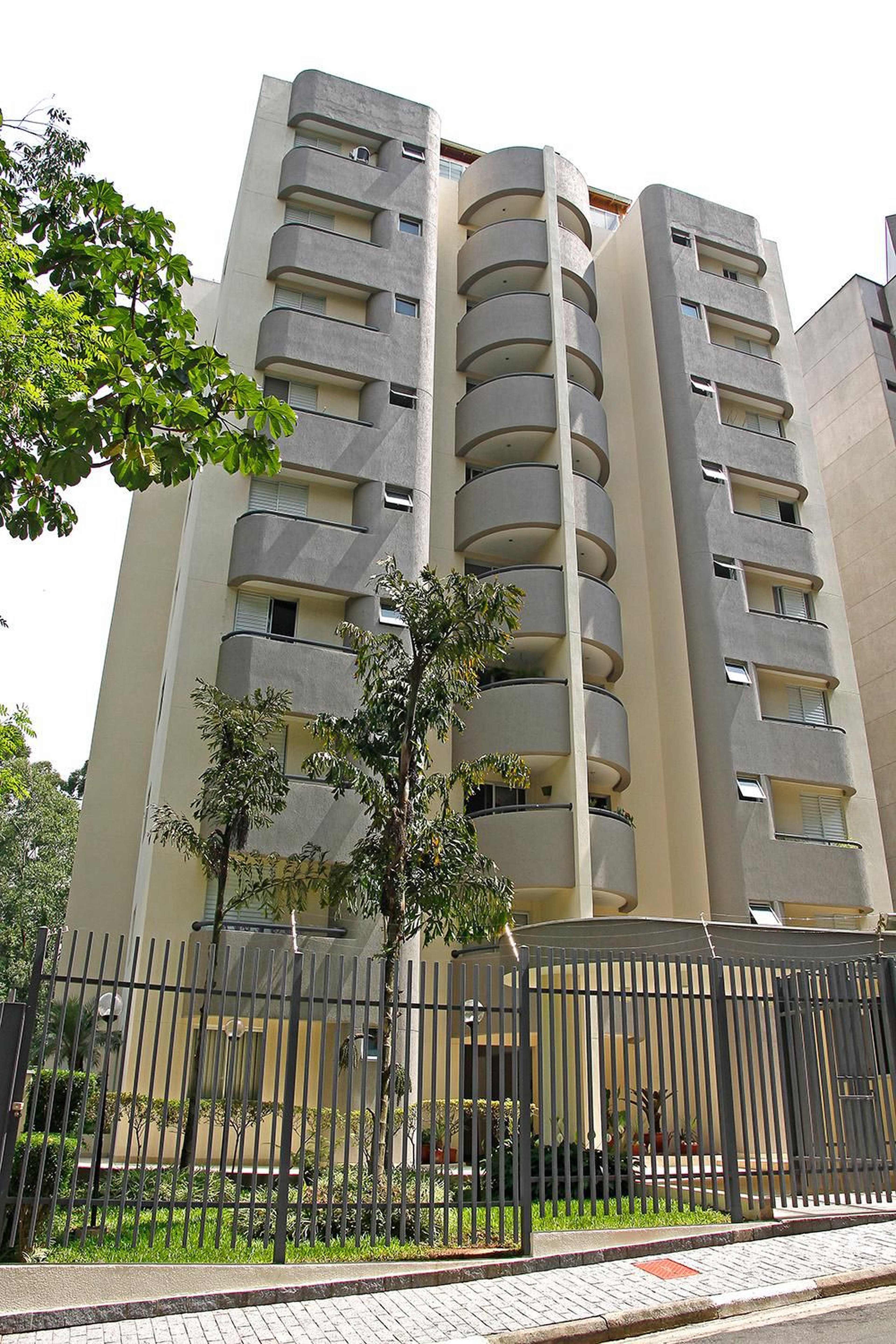 Fachada Condomínio em Rua Antônio Aggio, 492