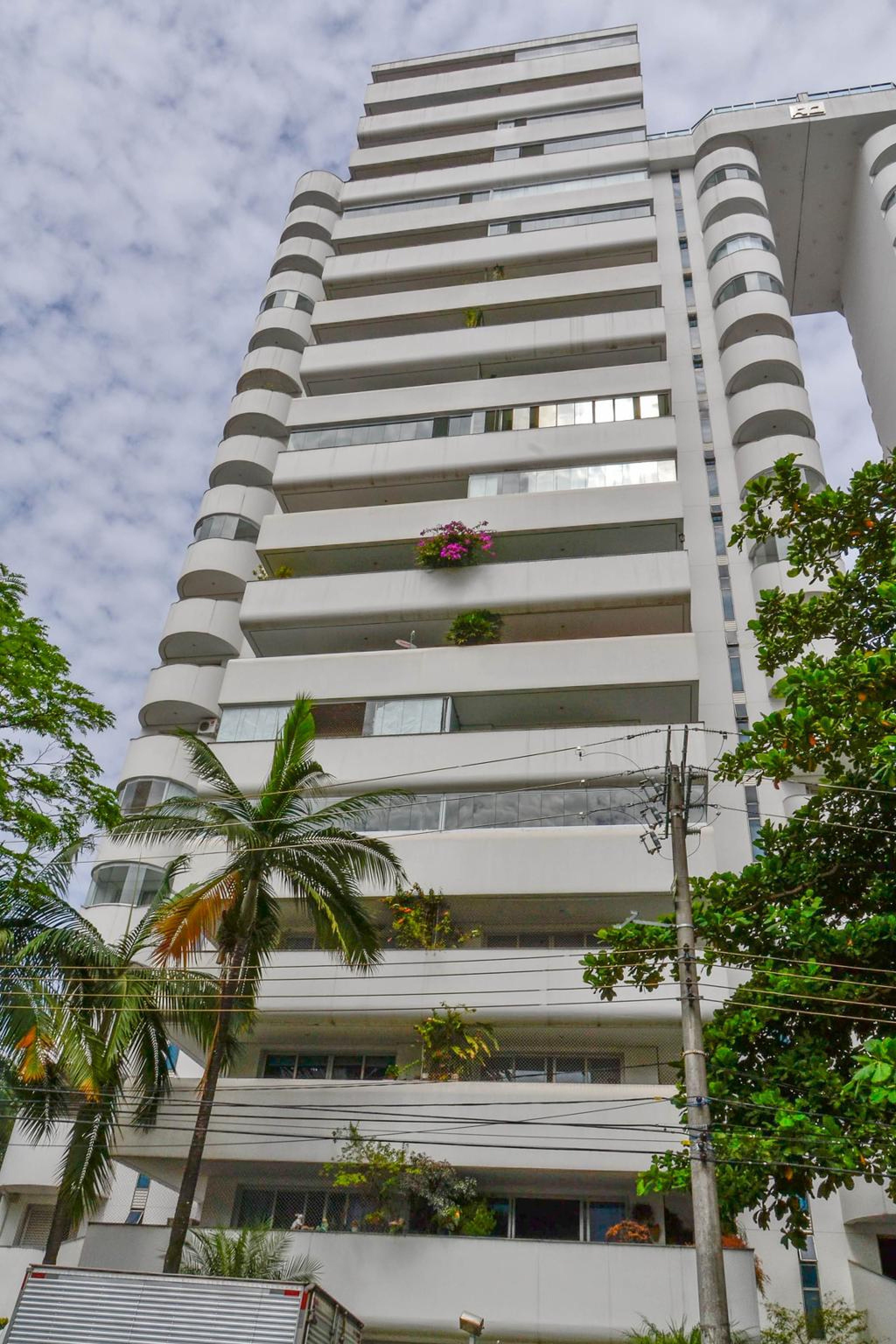 Fachada do prédio Condomínio Maison André Courreges