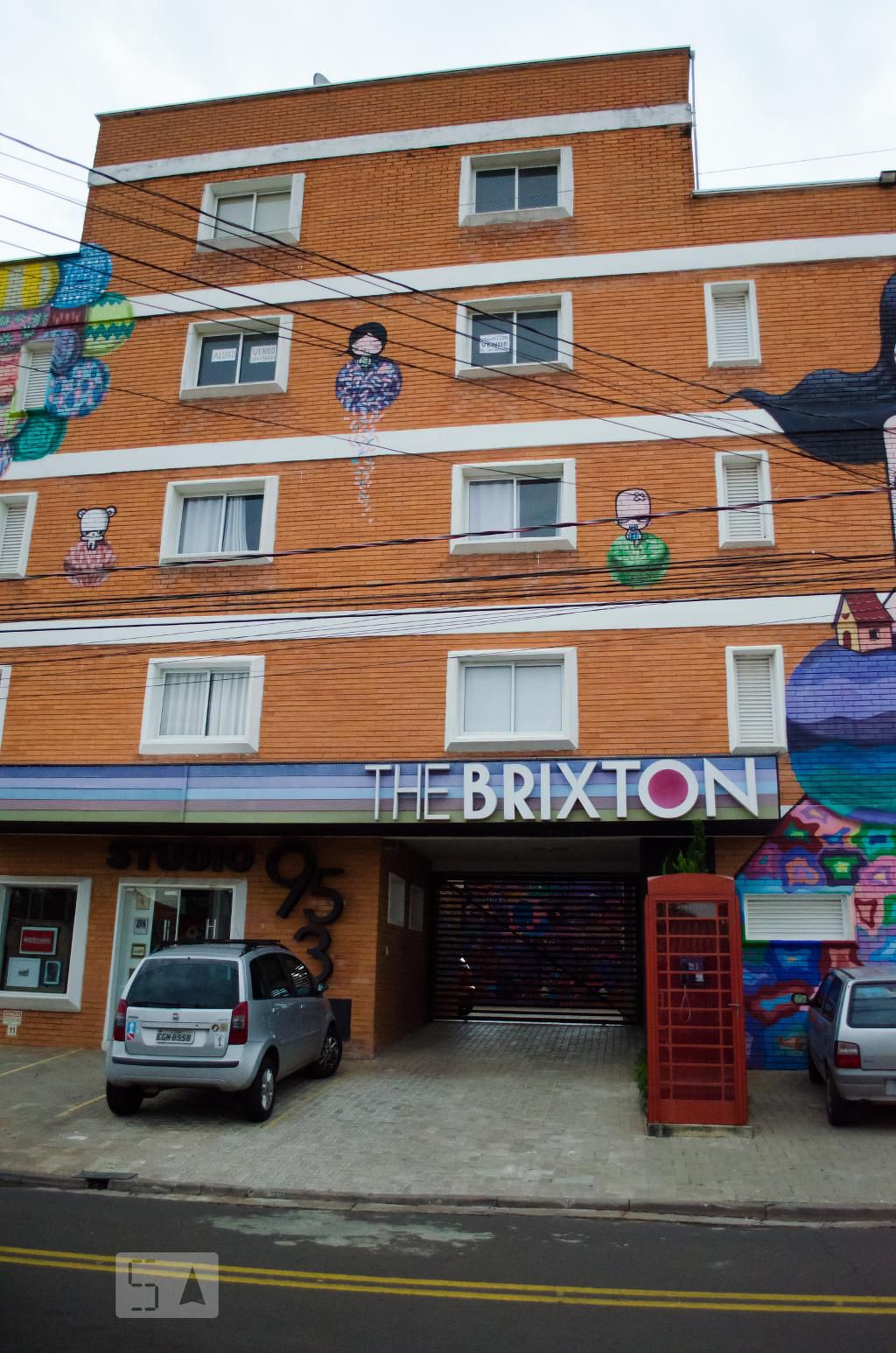 Fachada Condomínio em Rua Professor Jorge Hennings, 995