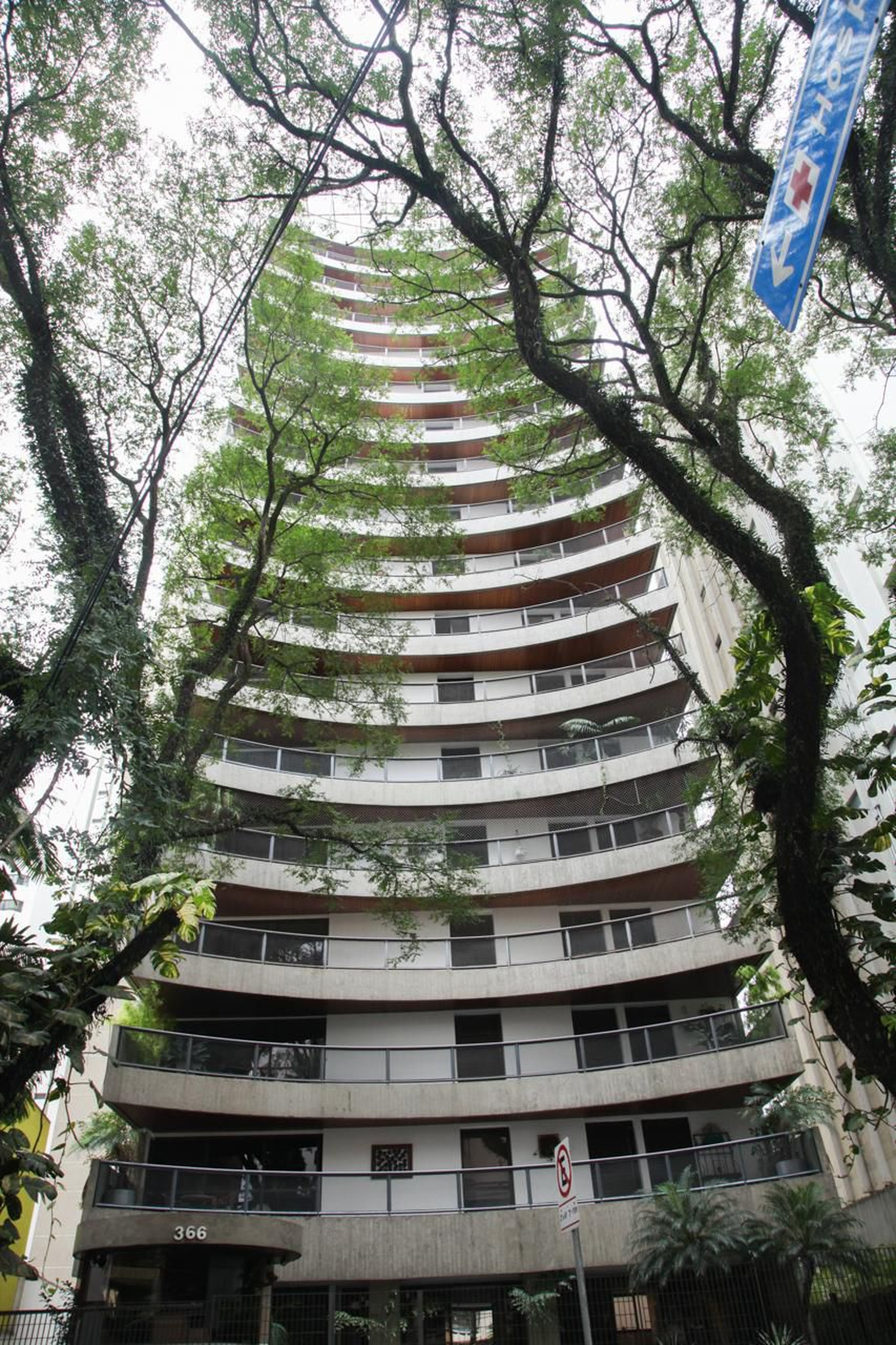 Fachada do prédio Condomínio Du Champ Vilon