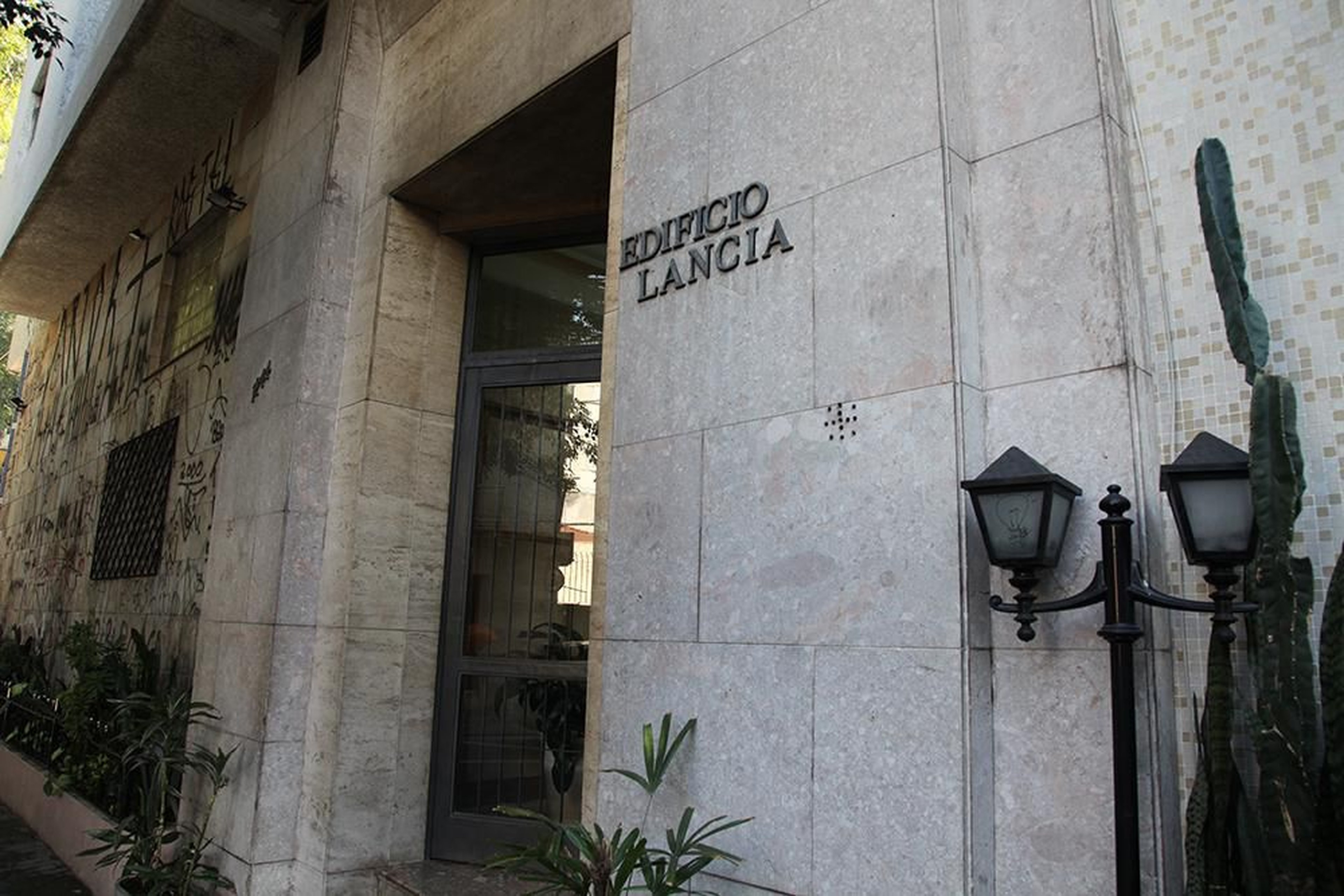 Entrada do prédio - Lancia