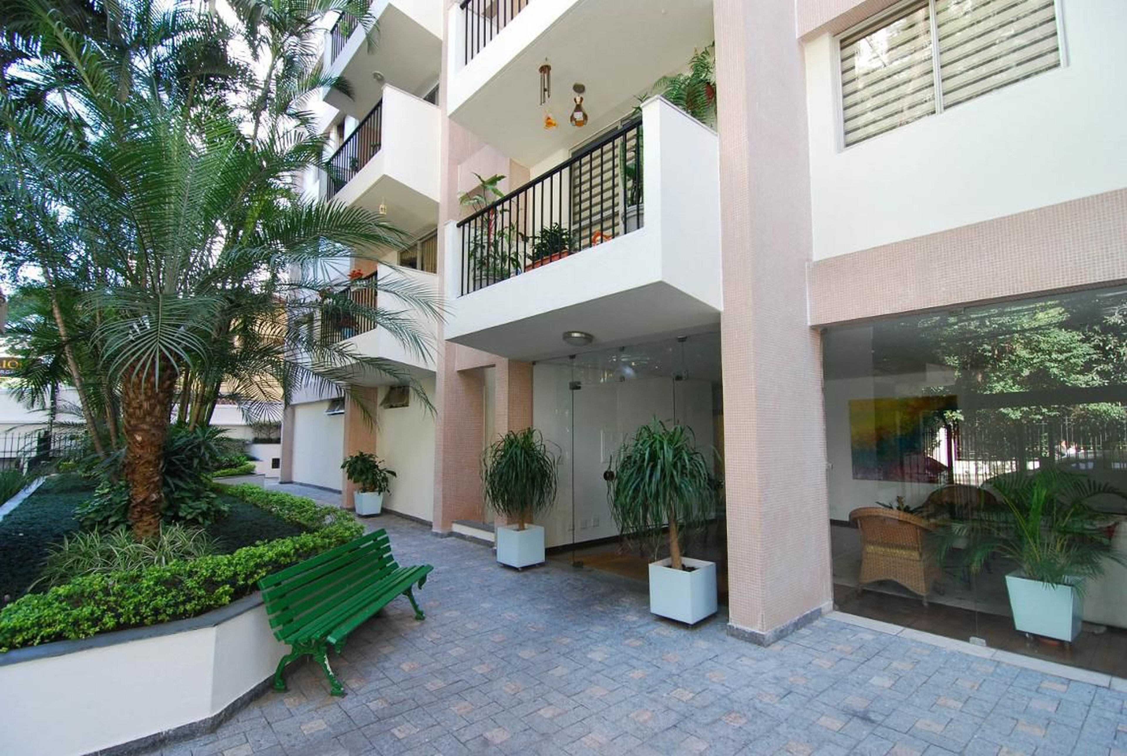 Entrada do predio - Edifício Guatan