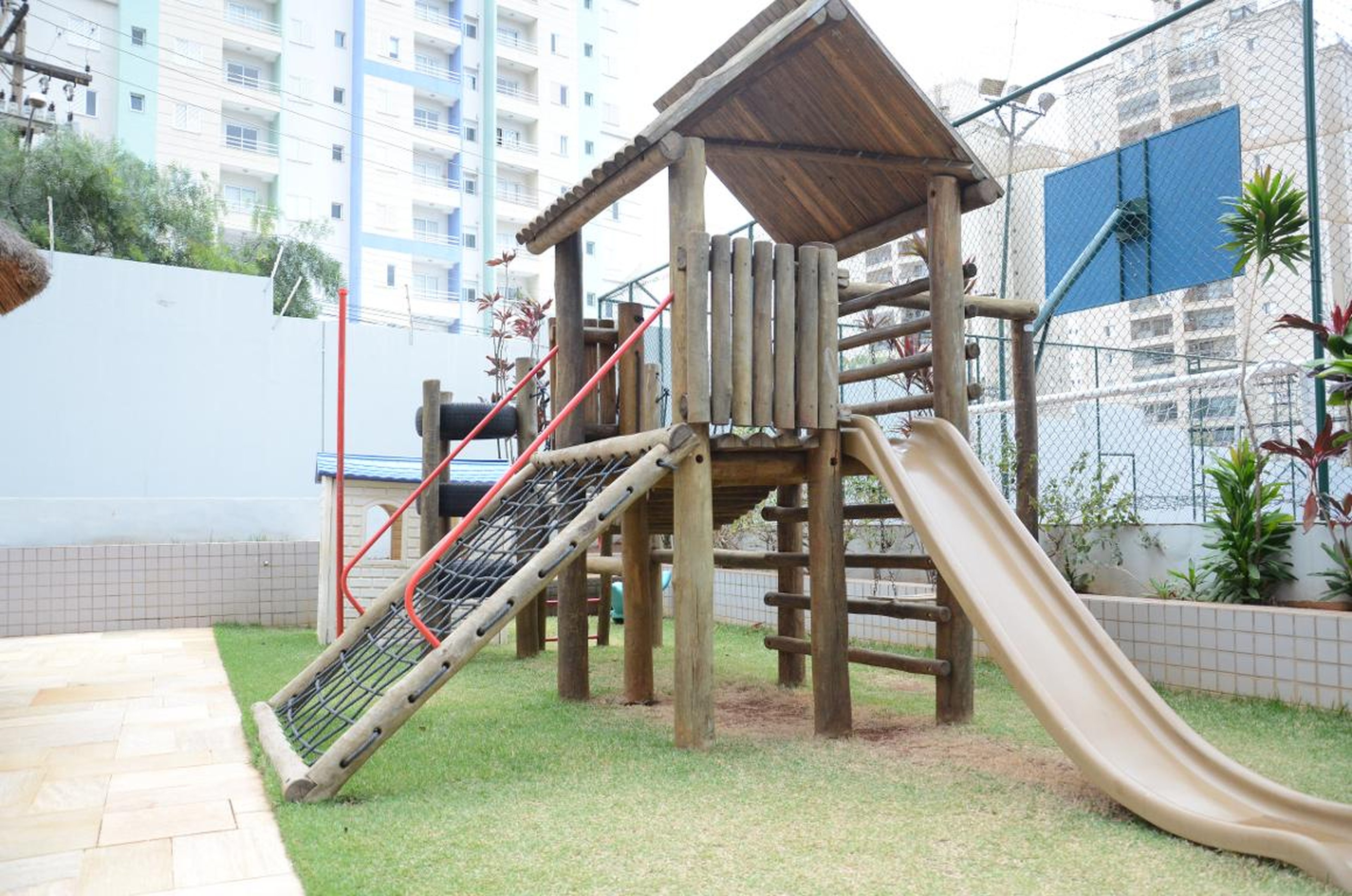 PLAYGROUND - Moyses Bittar