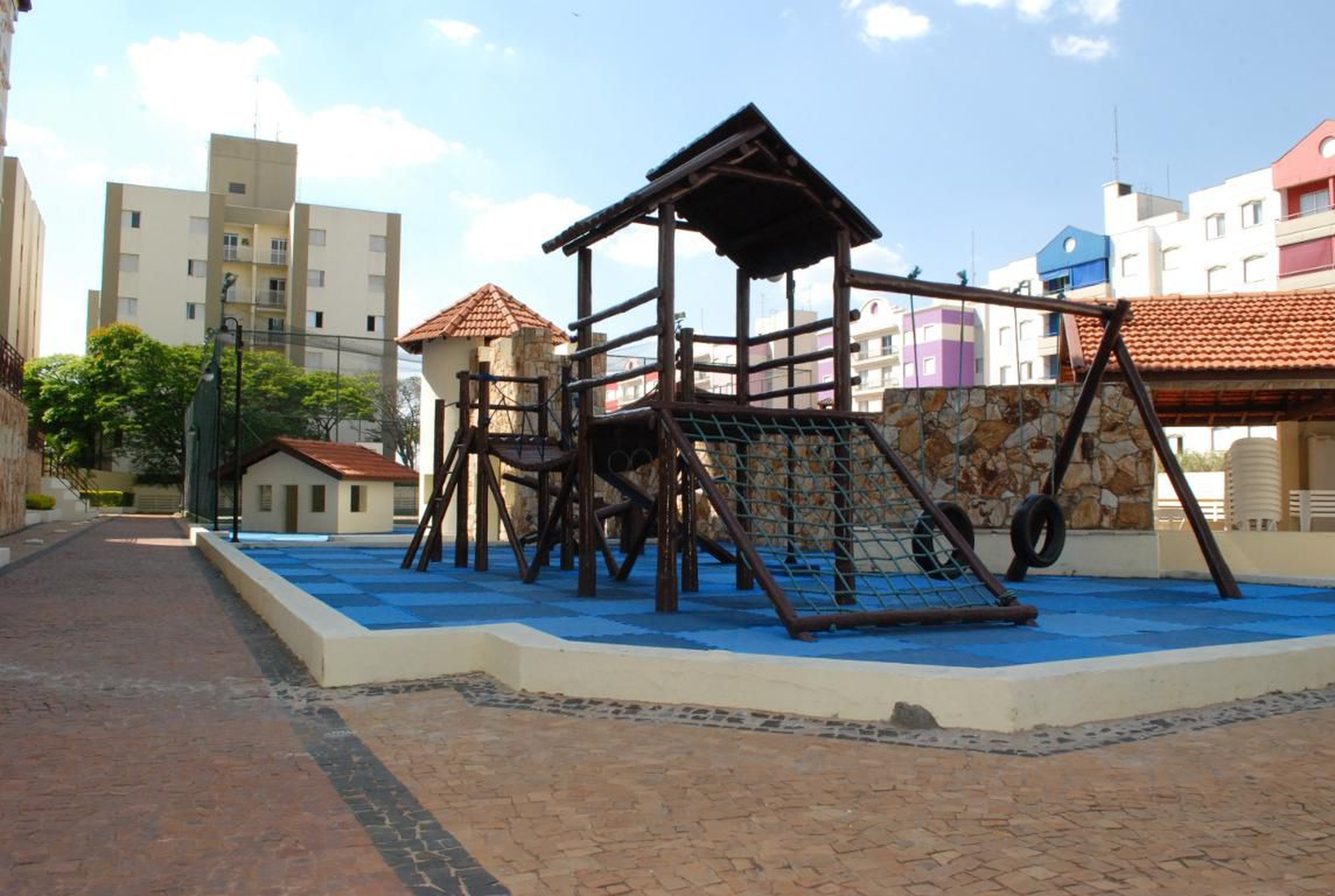 PLAYGROUND - Colline Suisse