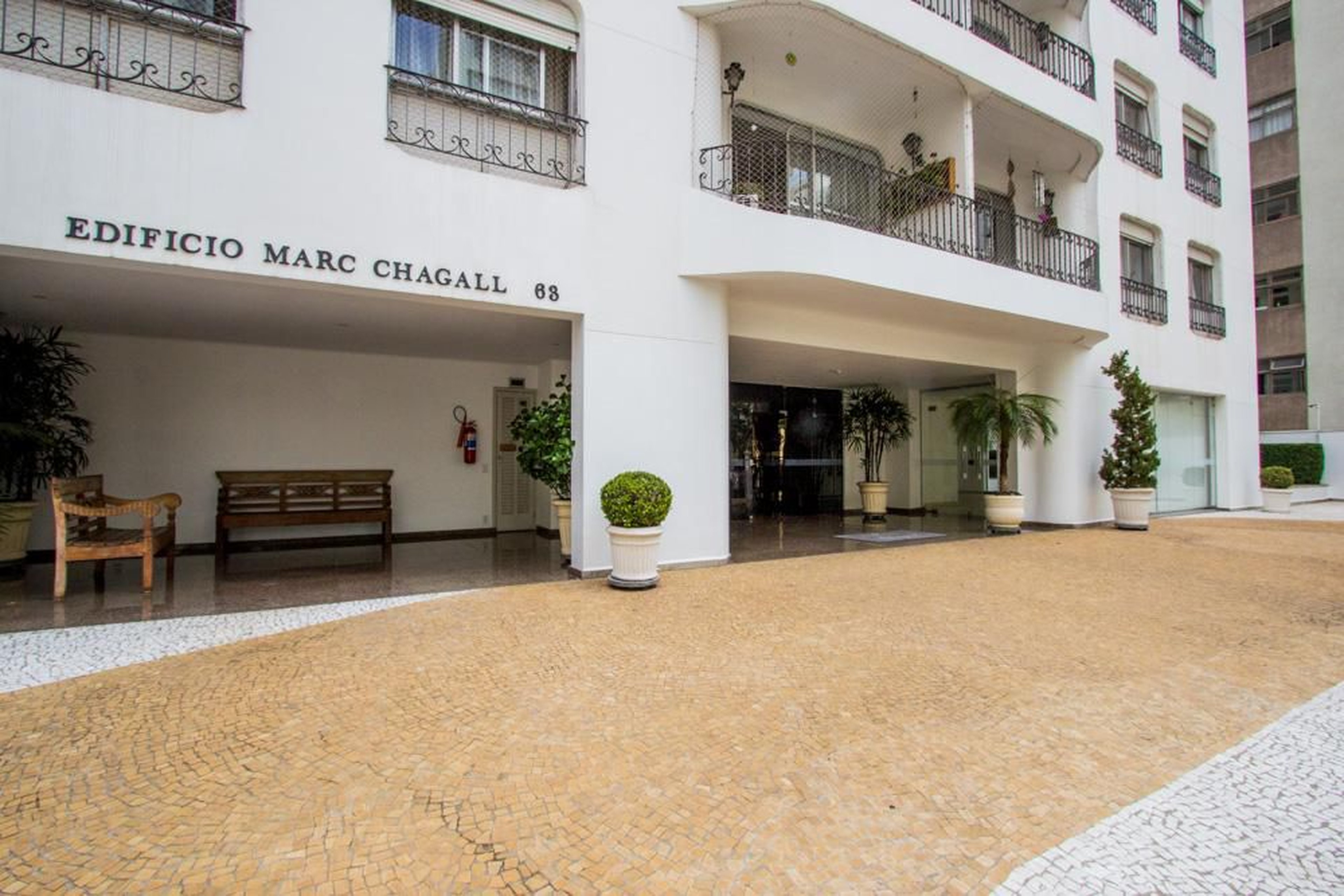 Entrada do Prédio - Edficio Marc Chagall