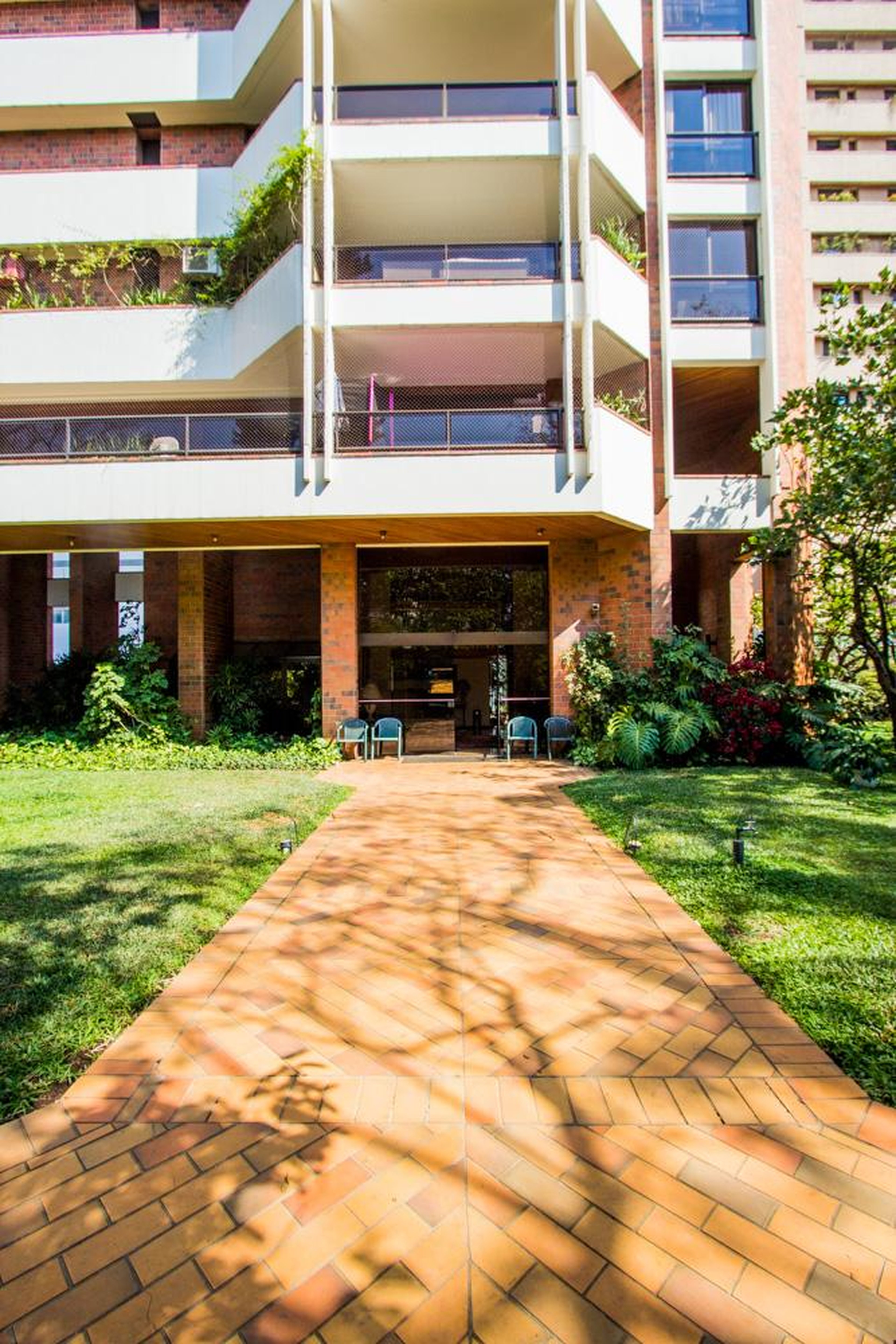 Entrada do Prédio - Les Jardins