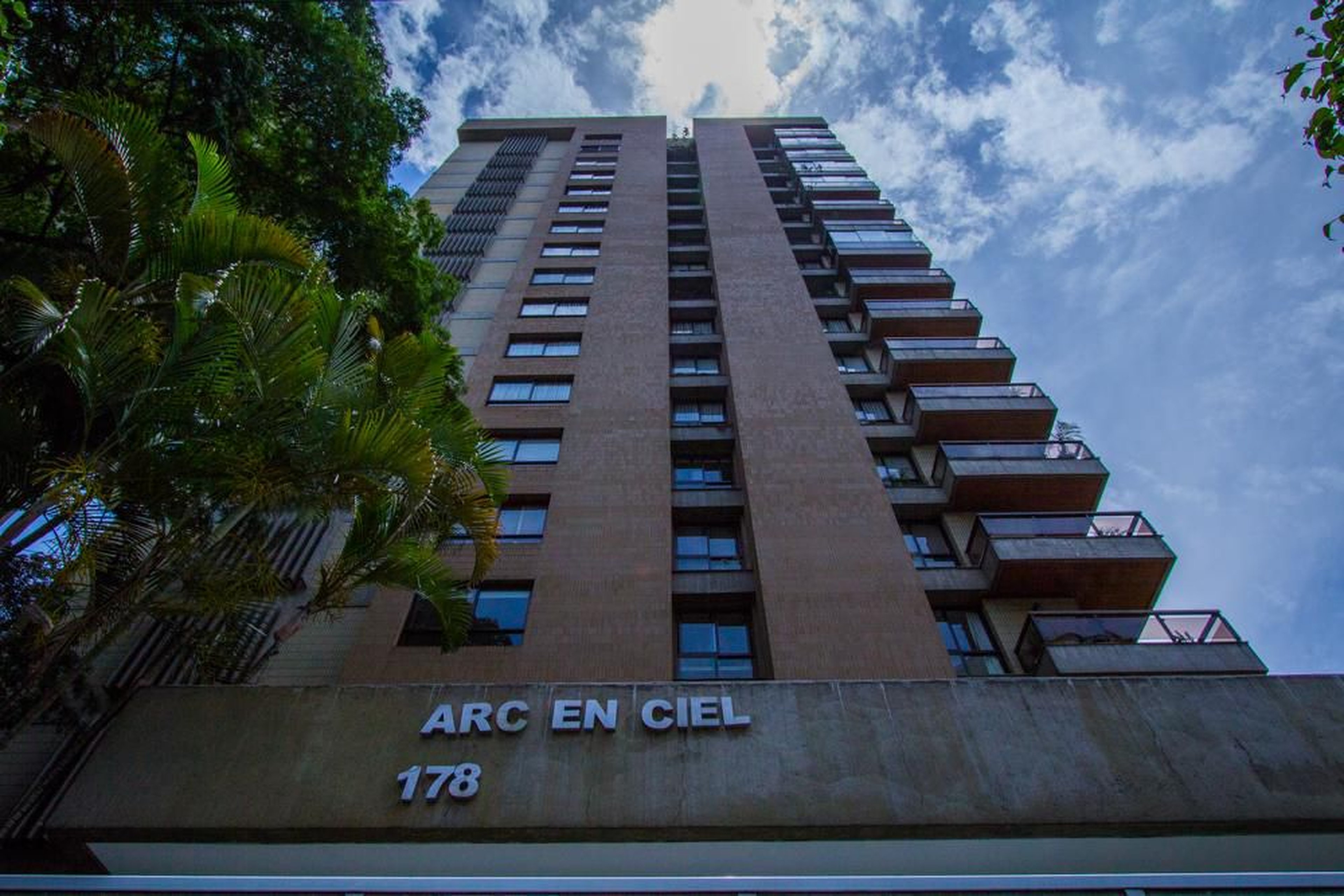 Edifício Condomínio Arc En Ciel