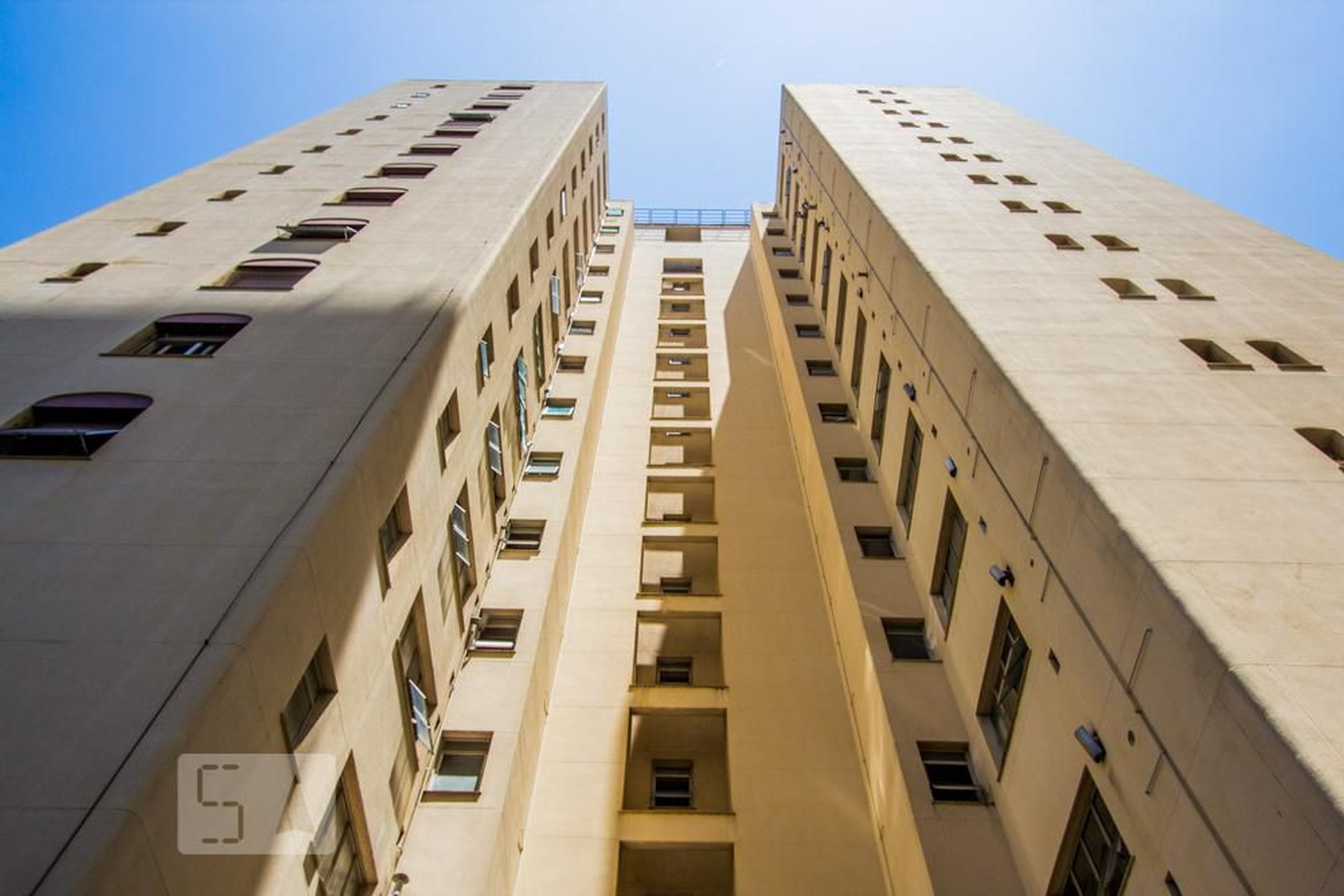 Prédio Condomínio Arosa