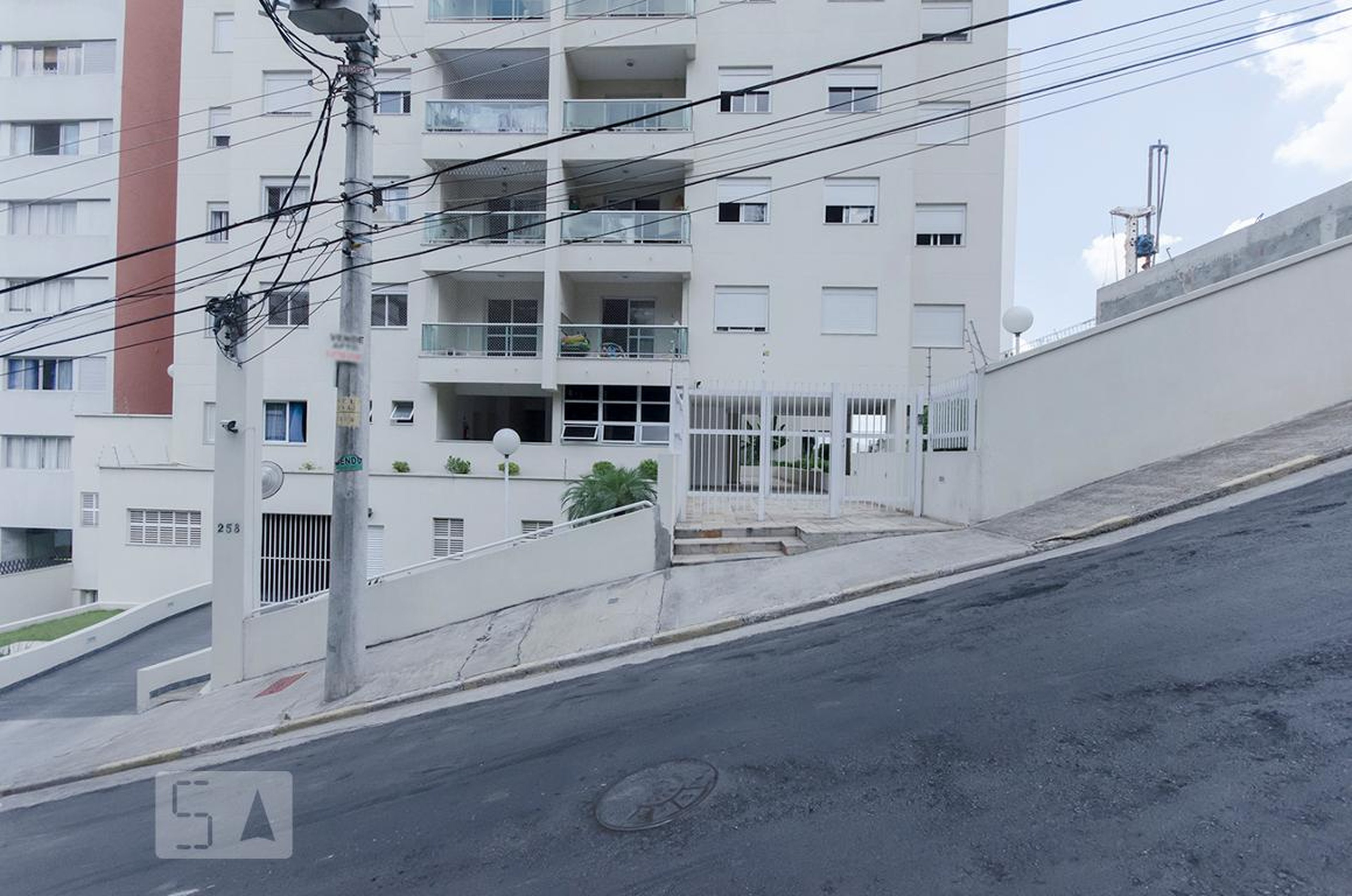 fachada Condomínio em Rua Salto Grande, 258