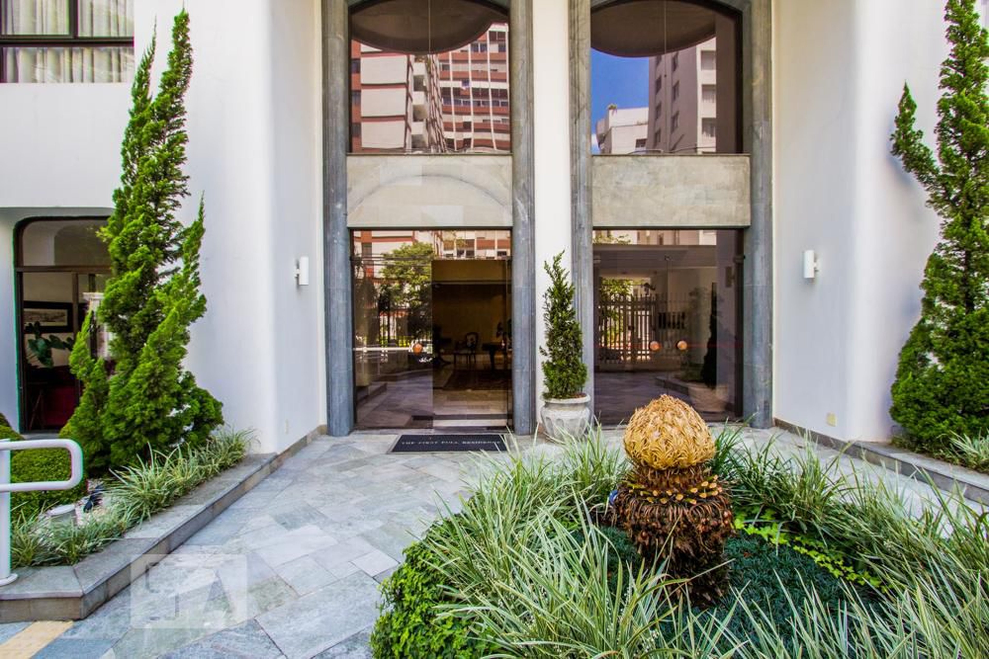 Entrada do Prédio - The First Full