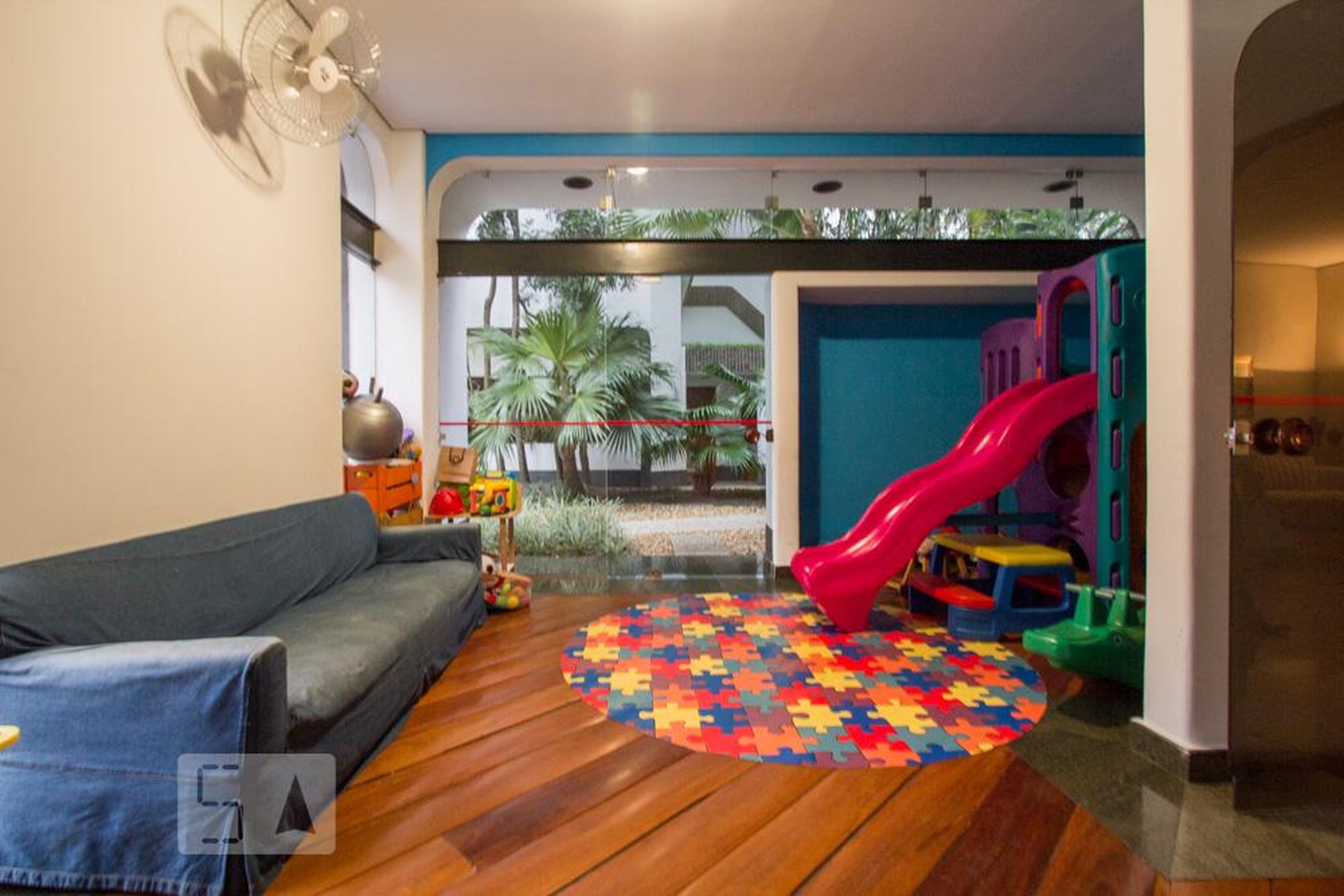 Brinquedoteca - Queen Elizabeth (1983)