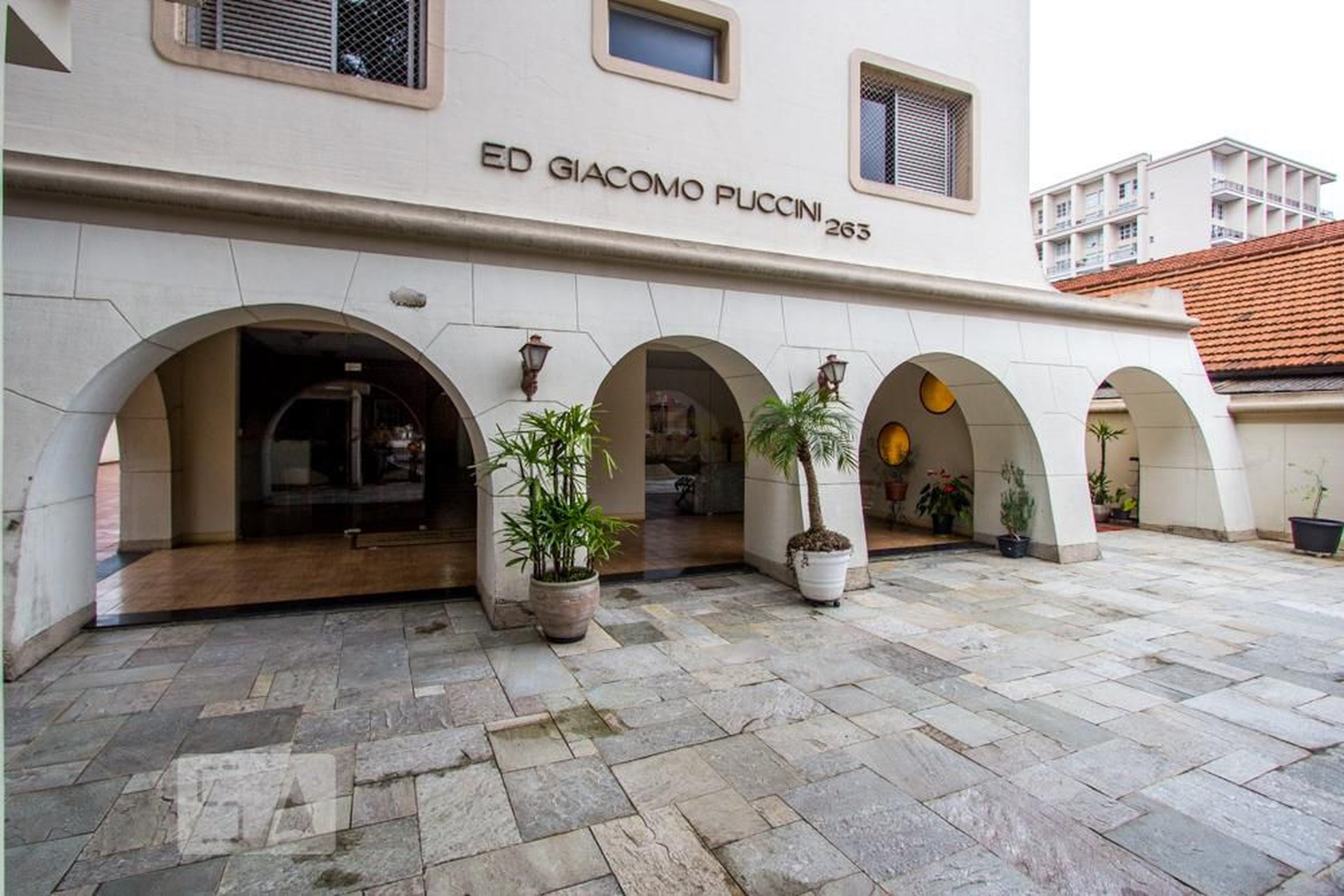 Entrada do Prédio - Giacomo Puccini