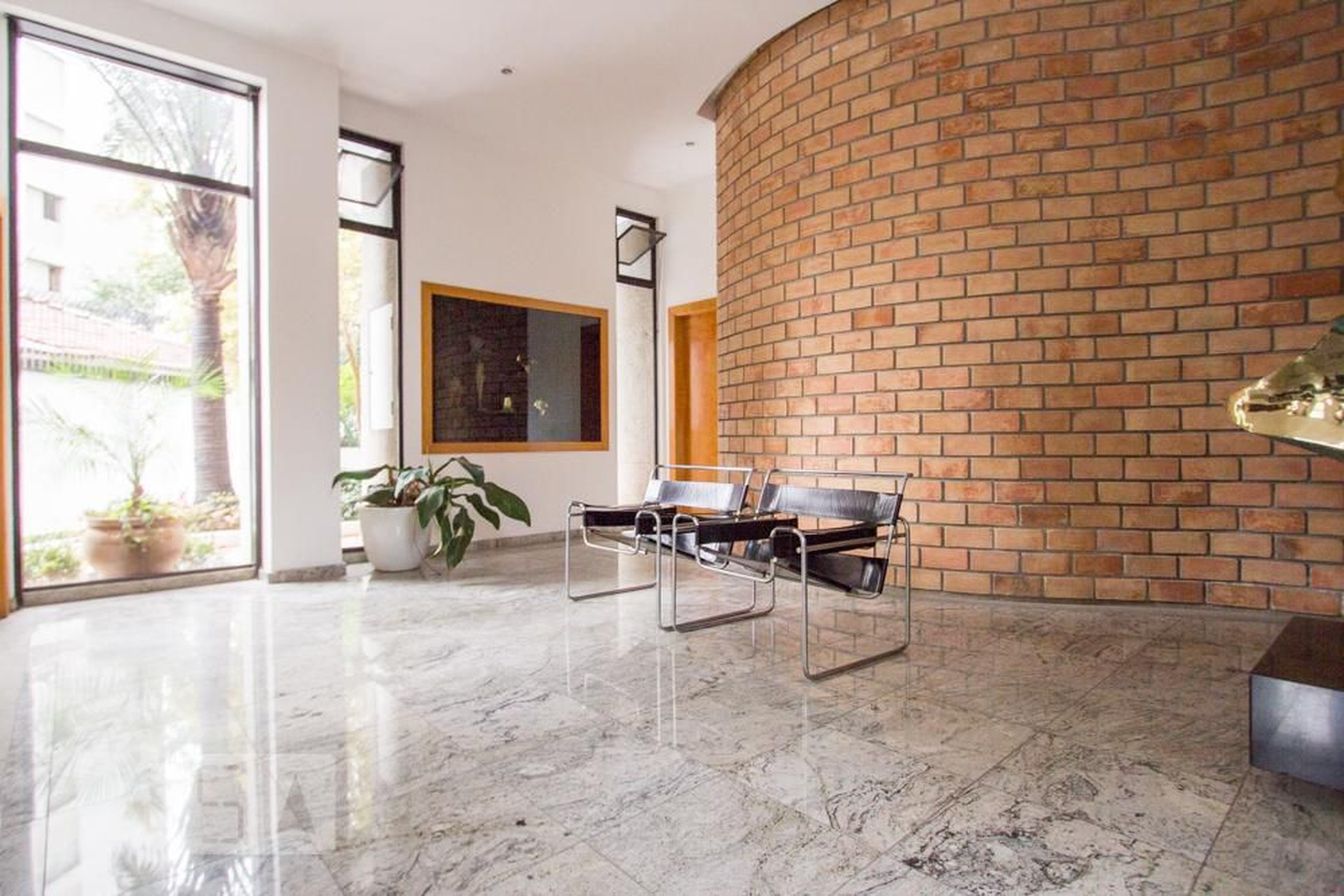 Hall Social - Calabrone