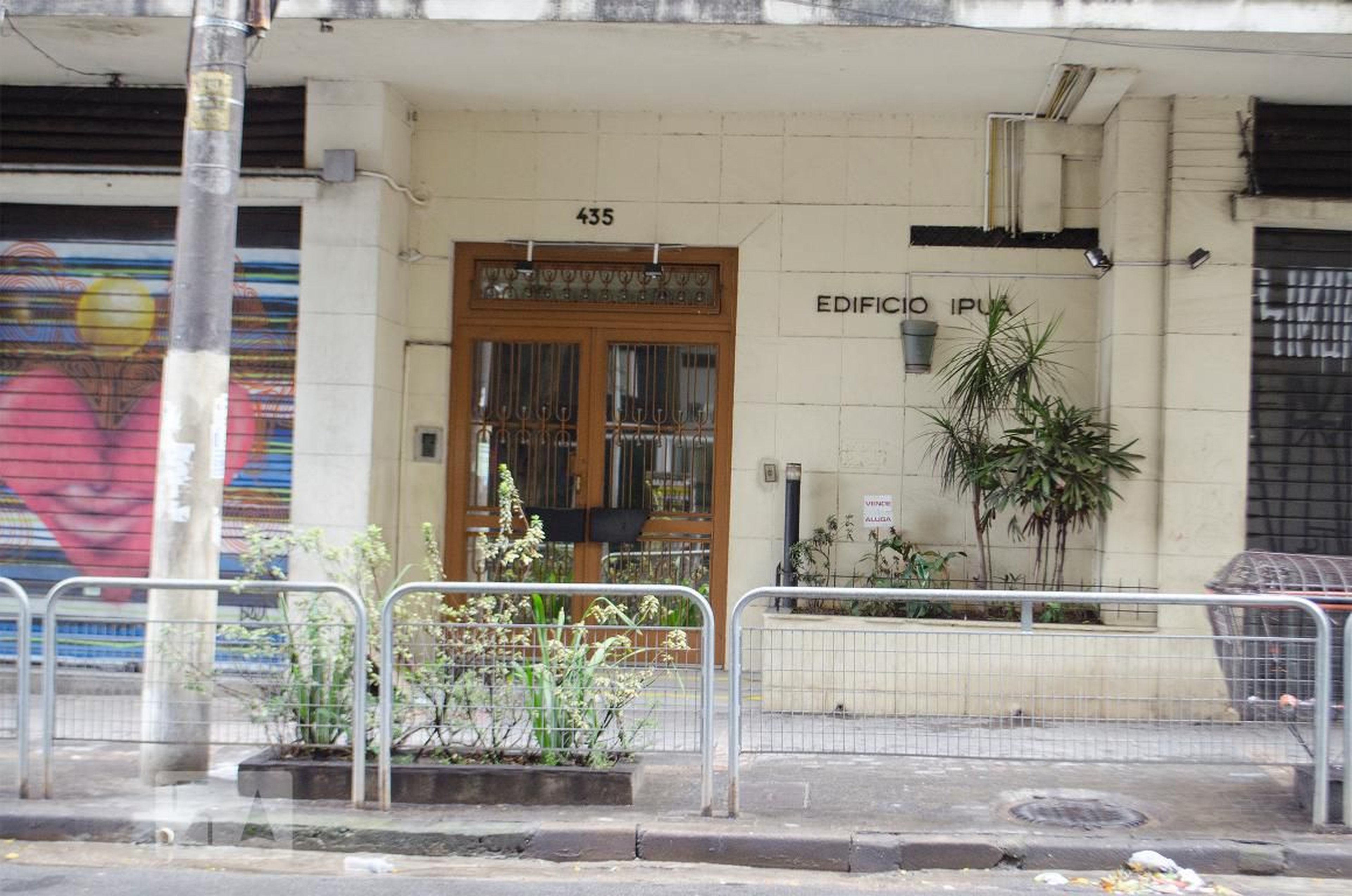 Entrada do prédio - Edifício Ipua
