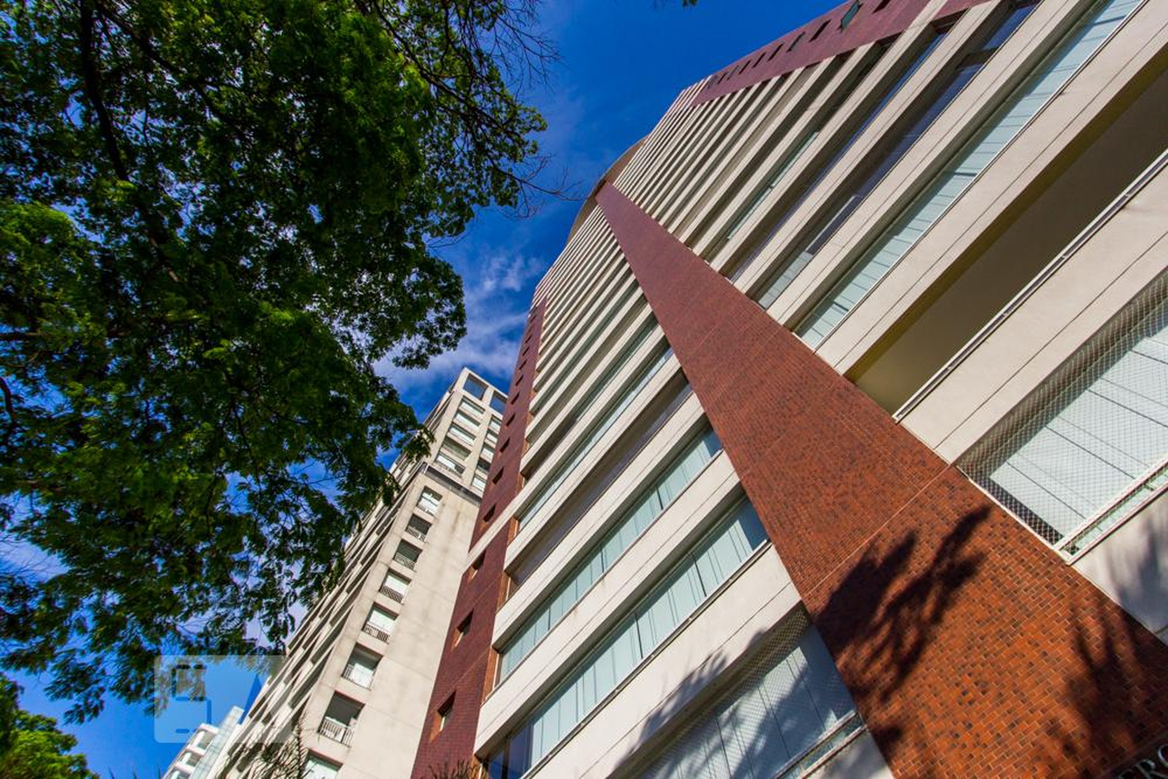 Edificio Condomínio Sr. Piero.  Falar com dona dayane