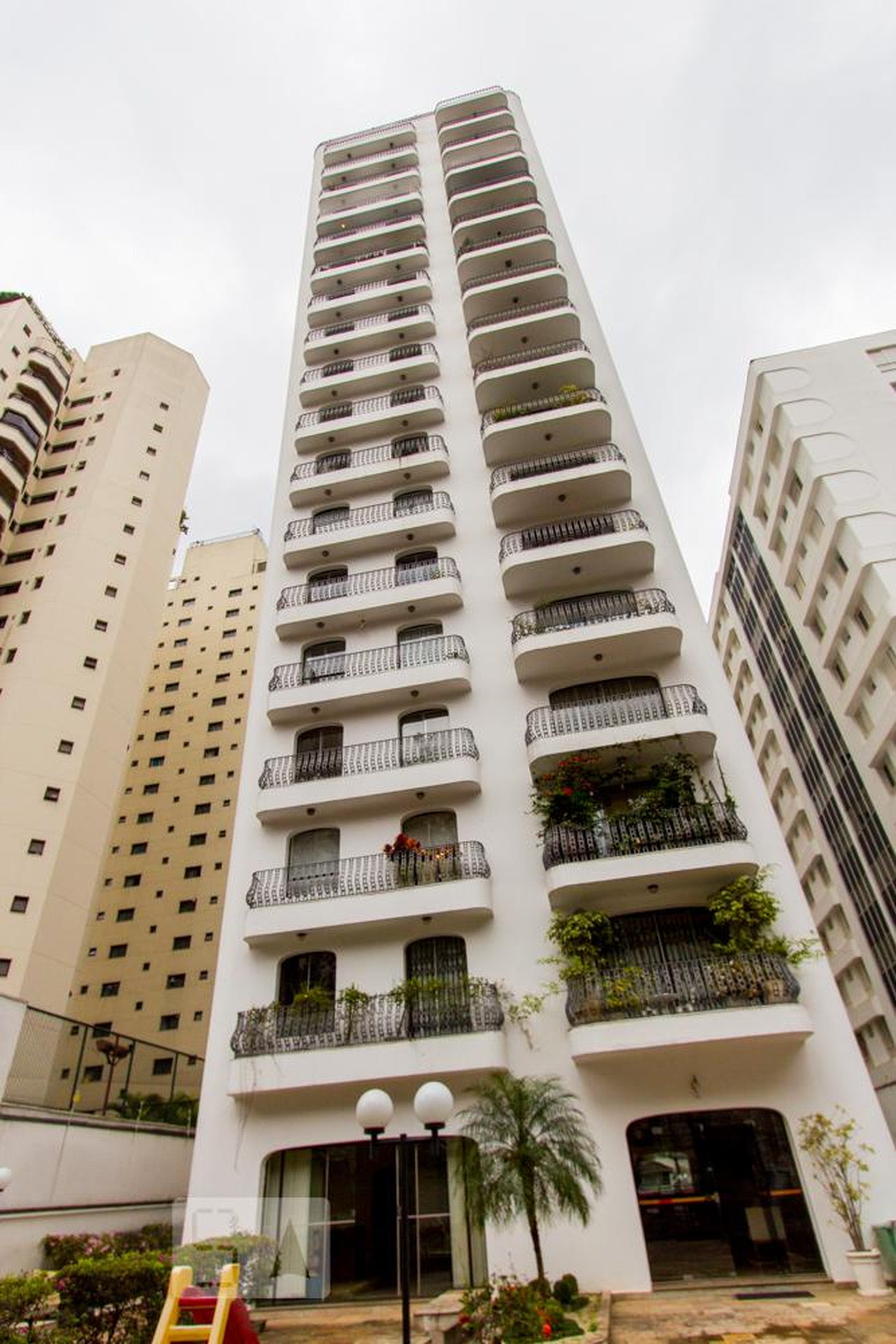 Edificio Condomínio Renata