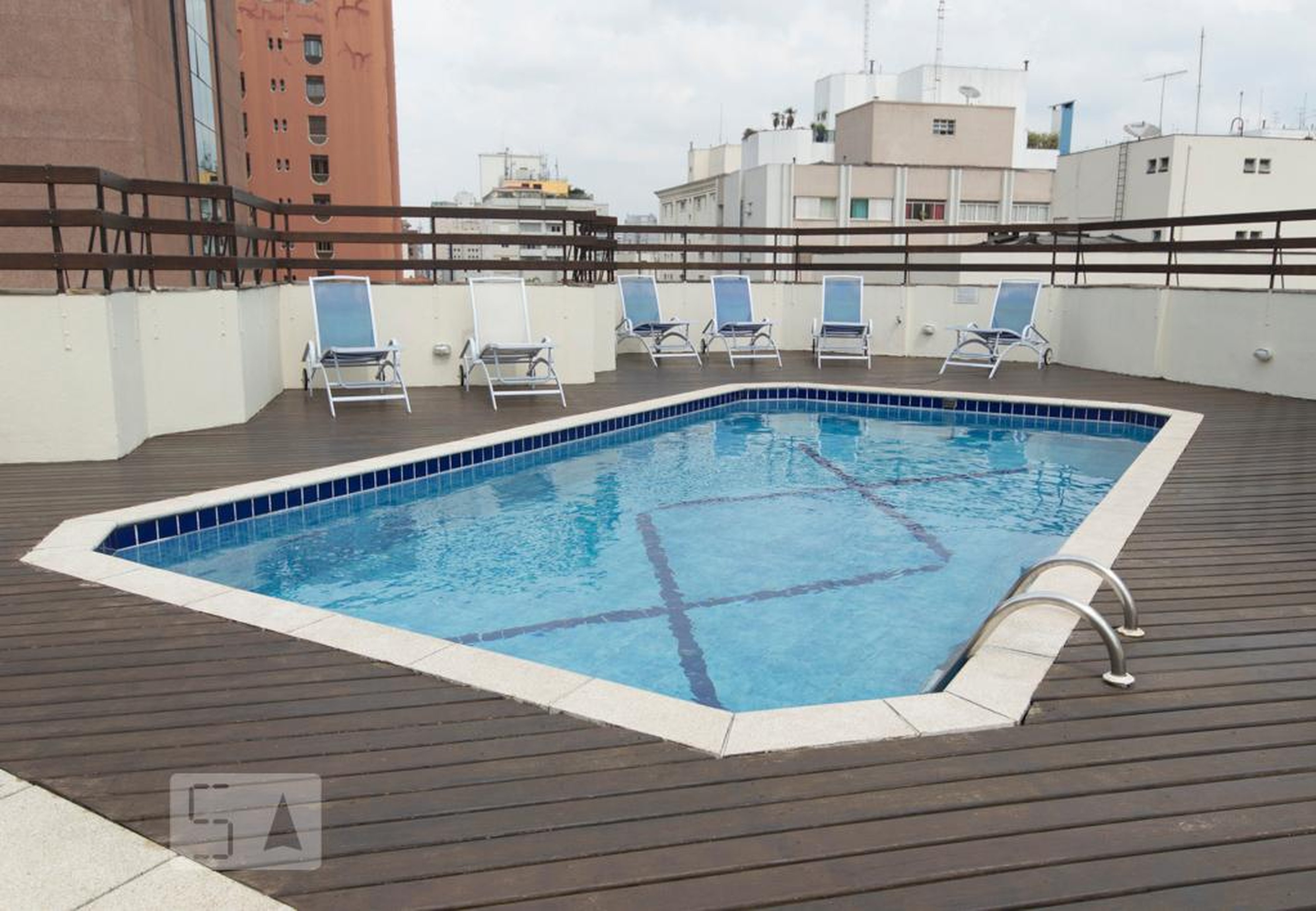 Piscina Condomínio em Alameda Campinas, 671
